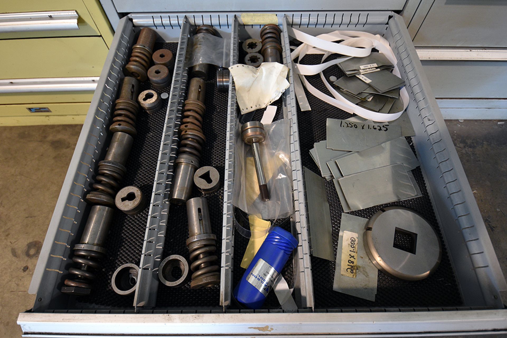 10 drawer cabinet containing assorted tooling - Image 9 of 11