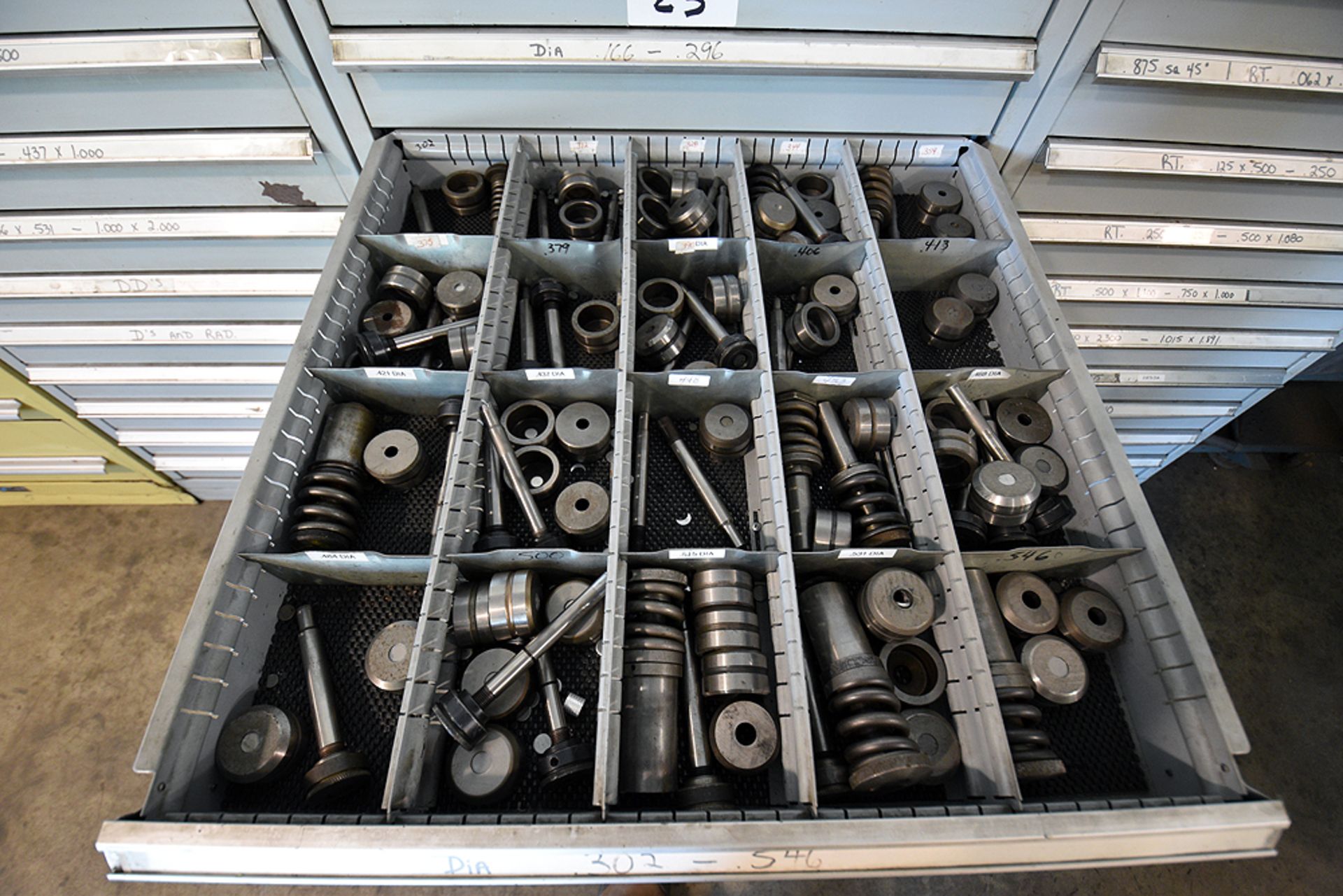 8 drawer cabinet containing assorted tooling - Image 4 of 9