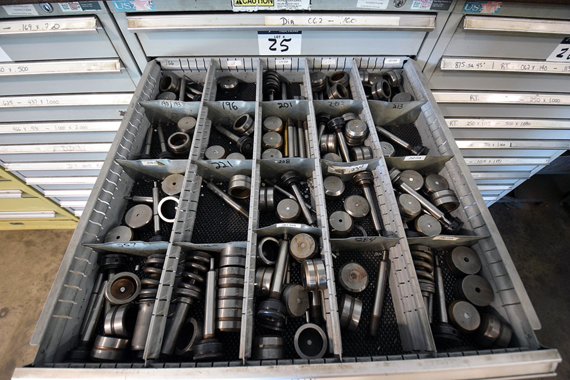 8 drawer cabinet containing assorted tooling - Image 3 of 9