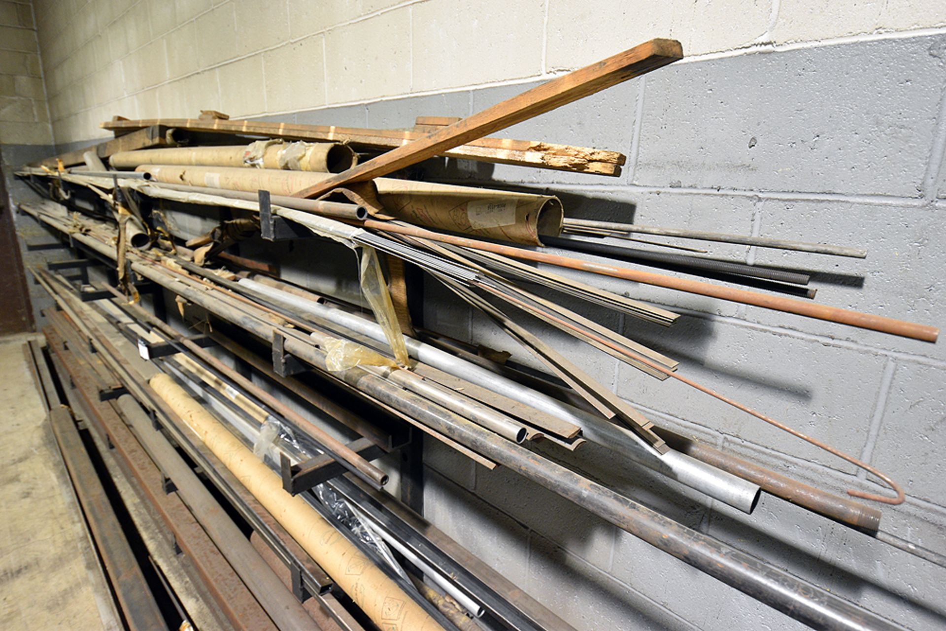 contents of cantilever wall rack containing black pipe, aluminum bar, - Image 4 of 6