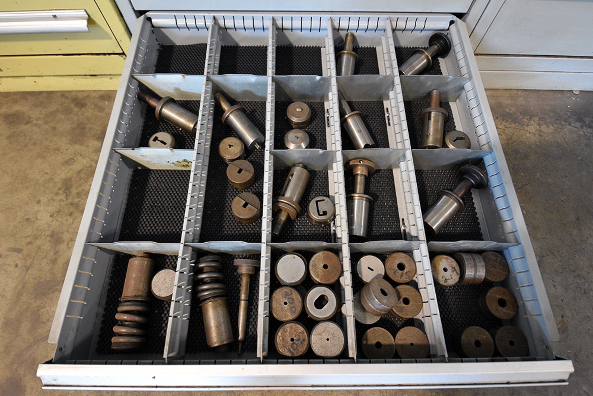 10 drawer cabinet containing assorted tooling - Image 11 of 11