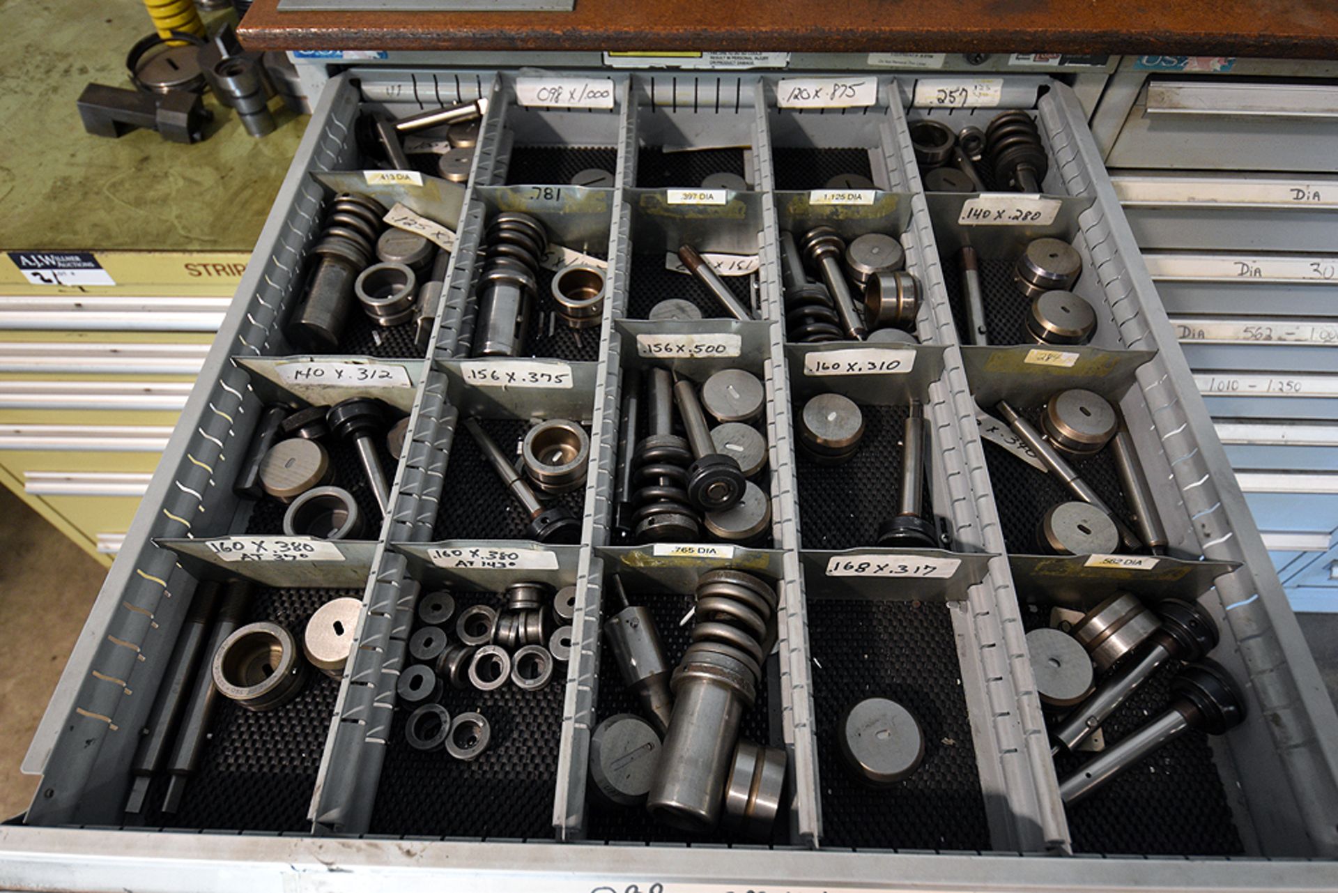 10 drawer cabinet containing assorted tooling - Image 2 of 11