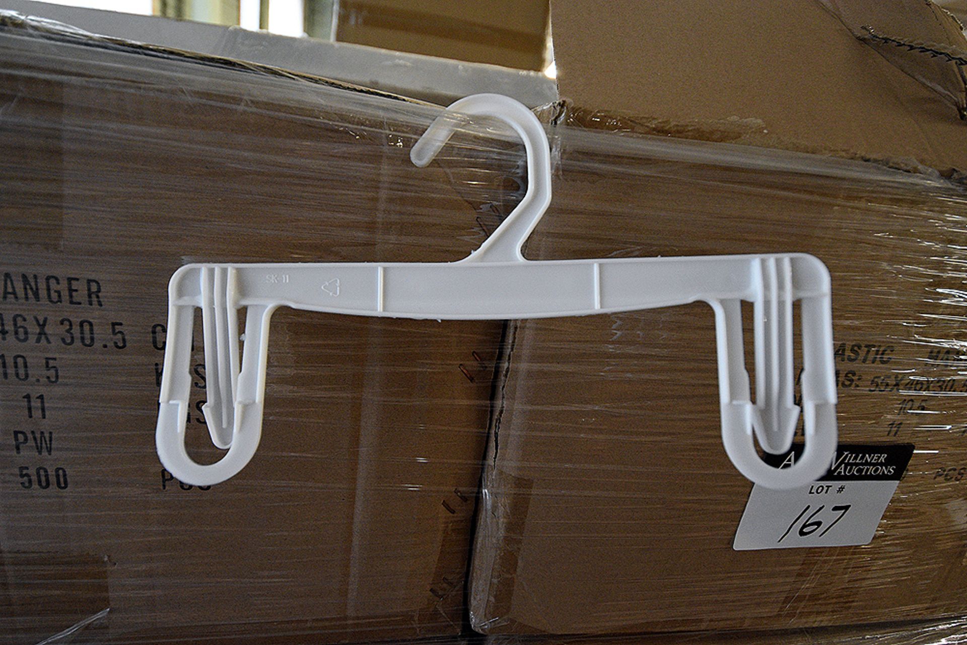 Cases of 500 White Plastic Hangers 55cmx46cmx30 1/2cm