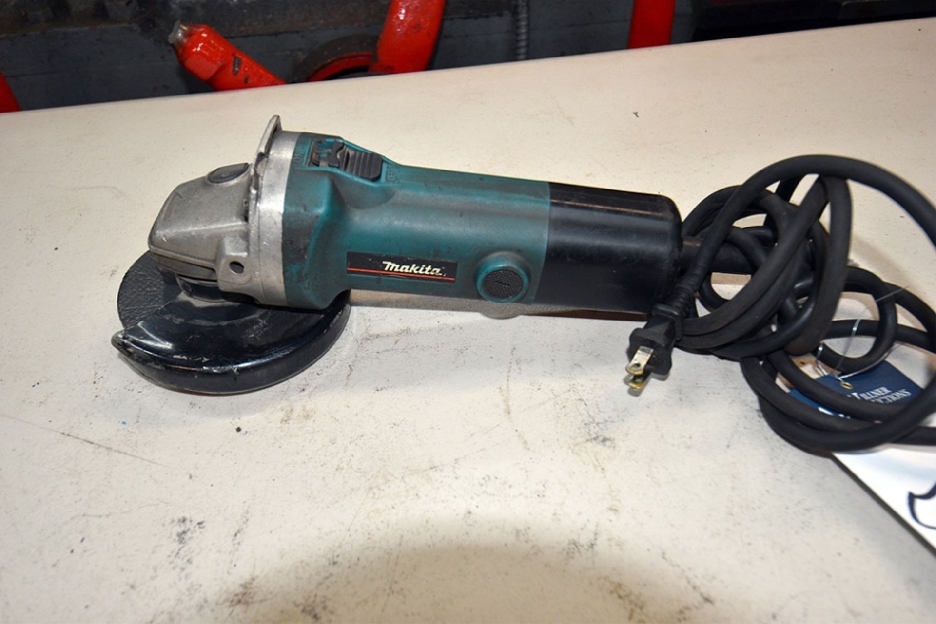 Makita Model 9527NB 4-1/2" Diameter Corded Angle Grinder