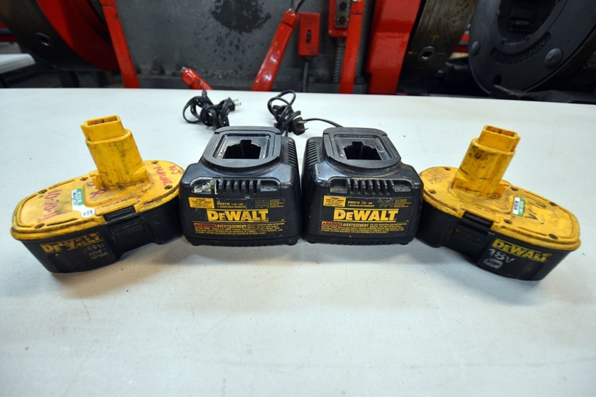 DeWalt DC385 Variable Speed Reciprocating Saws 18v w/ (4) Batteries and (2) Chargers - Image 5 of 5