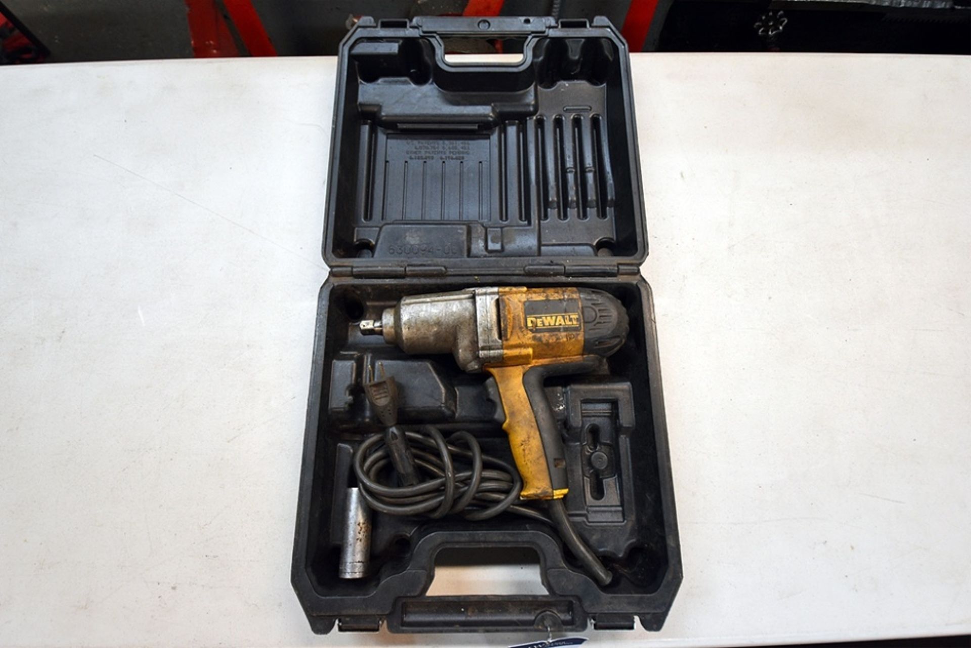 DeWalt DW292 1/2" Corded Impact Wrench w/ Case - Image 2 of 4