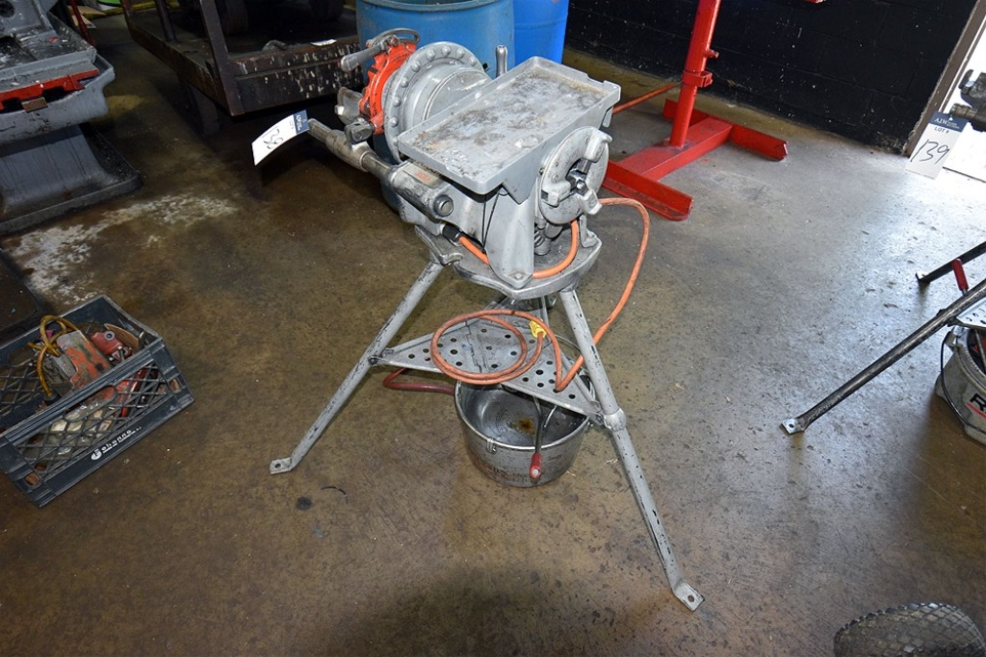 RIDGID 300 Pipe Threading Machine w/Tray, Oil Pan and Oiler (Mounted on Ridgid 1206 Tri-Stand) - Image 2 of 5