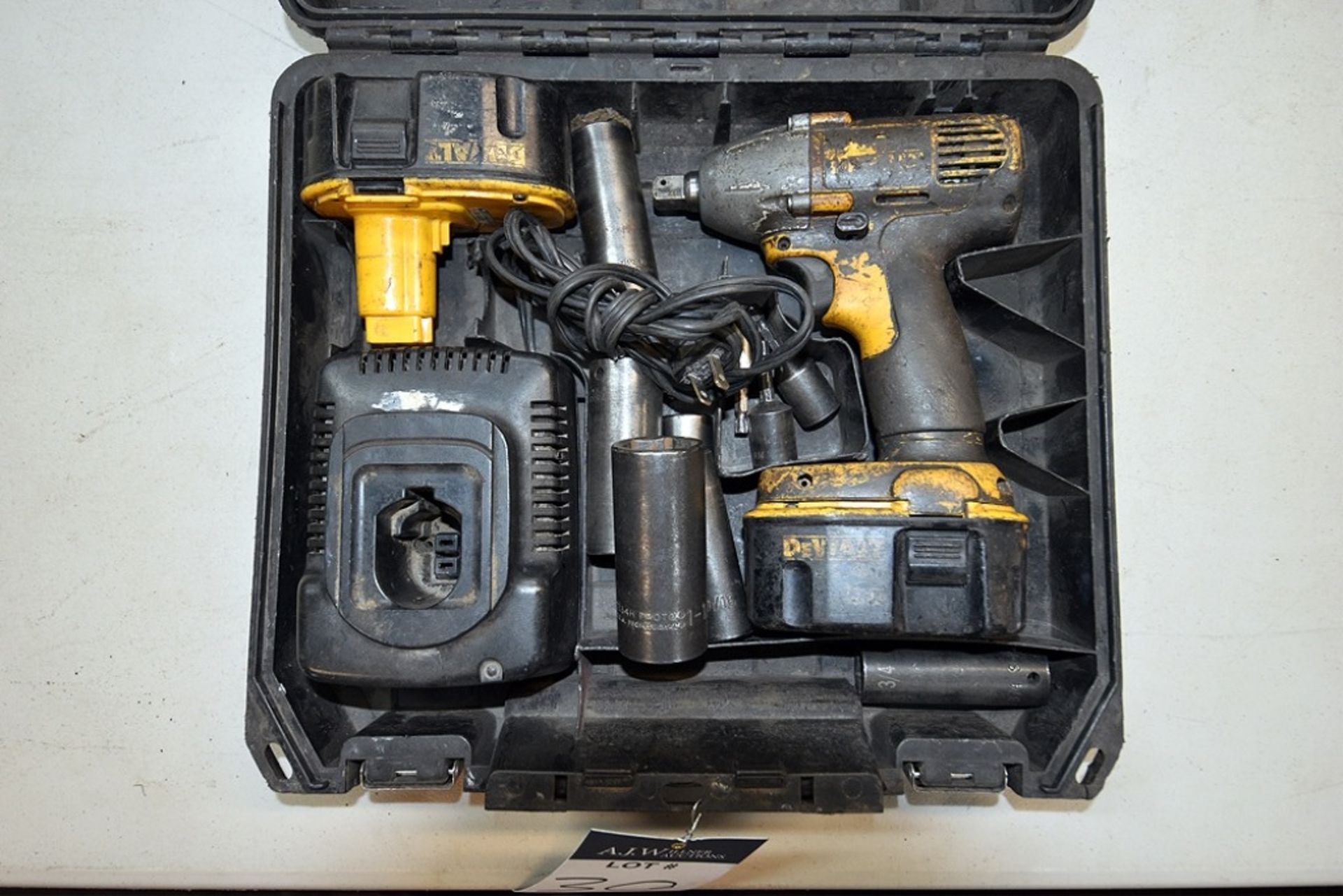 DeWalt DW055 Heavy Duty 1/2" Cordless Impact Wrench 14.4v w/ (2) Batteries, (1) Charger, and (1) Cas