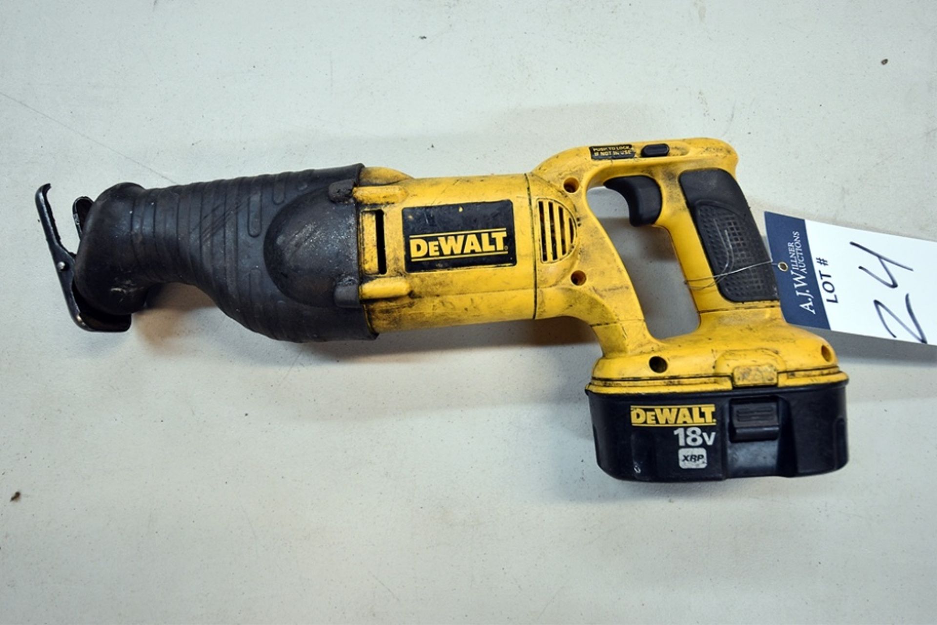 DeWalt DW938 Variable Speed Reciprocating Saw w/ (2) Batteries and (1) Charger