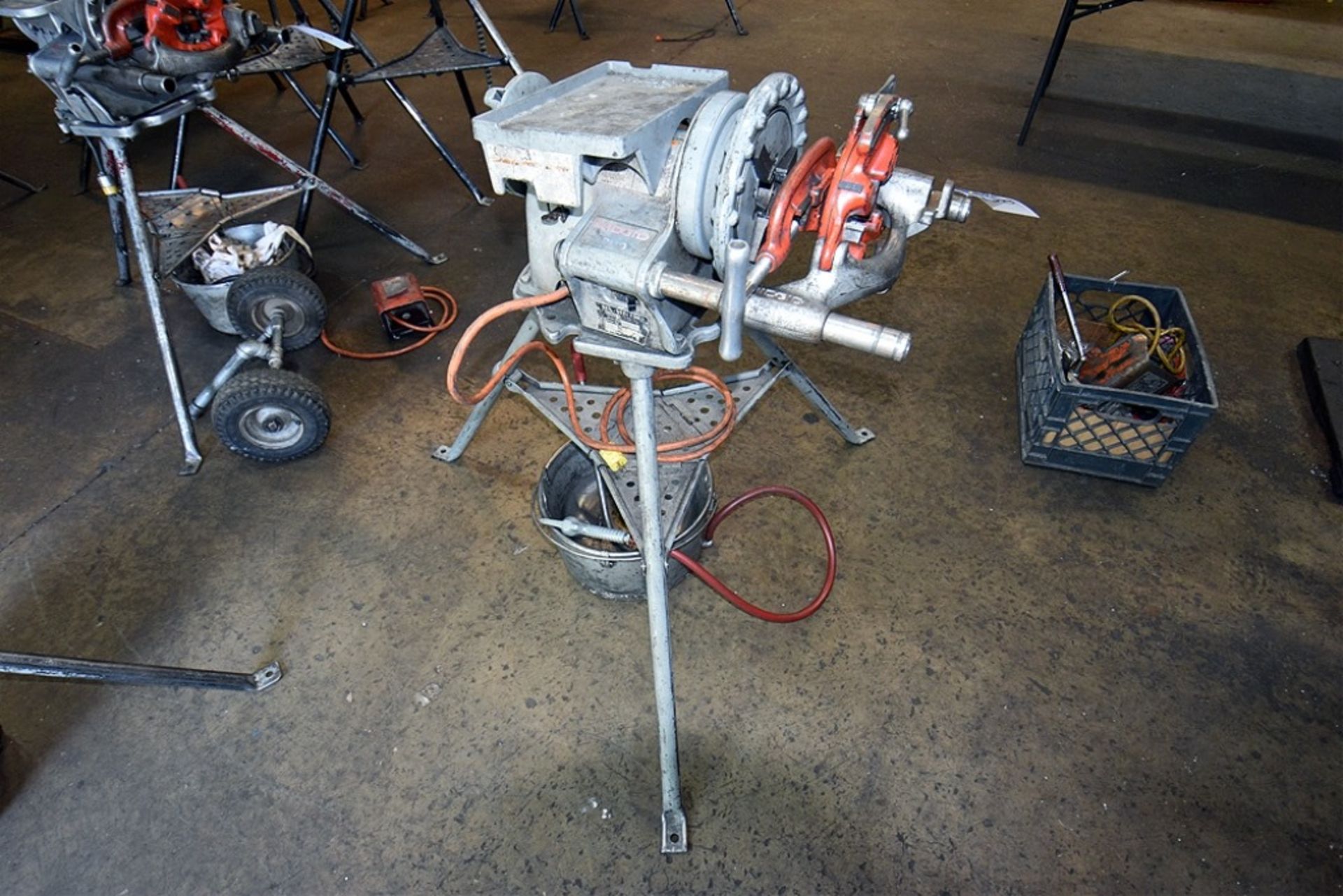 RIDGID 300 Pipe Threading Machine w/Tray, Oil Pan and Oiler (Mounted on Ridgid 1206 Tri-Stand) - Image 3 of 5