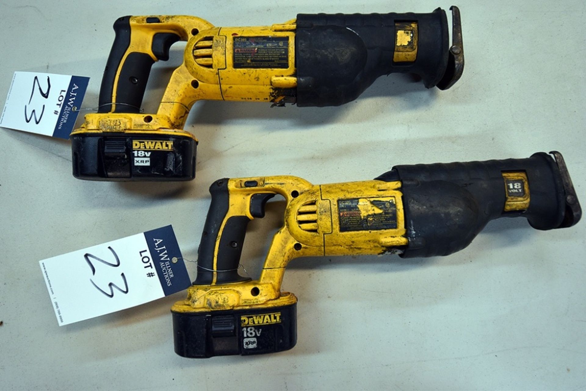 DeWalt DC385 Variable Speed Reciprocating Saws 18v w/ (4) Batteries and (2) Chargers - Image 2 of 5