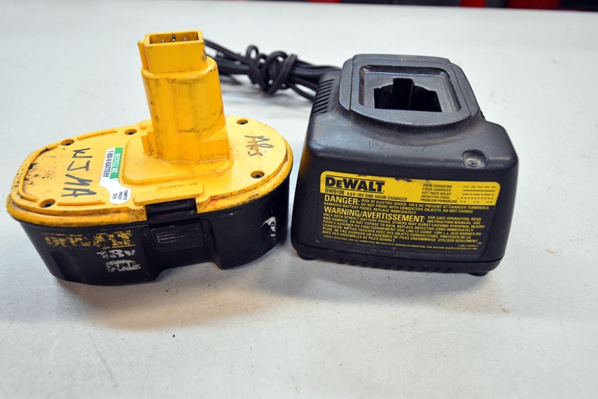 DeWalt DW938 Variable Speed Reciprocating Saw w/ (2) Batteries and (1) Charger - Image 4 of 4