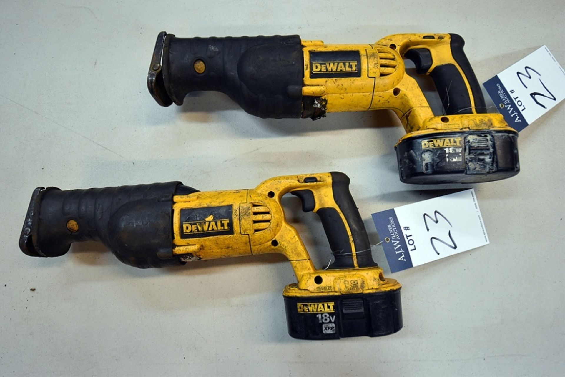 DeWalt DC385 Variable Speed Reciprocating Saws 18v w/ (4) Batteries and (2) Chargers