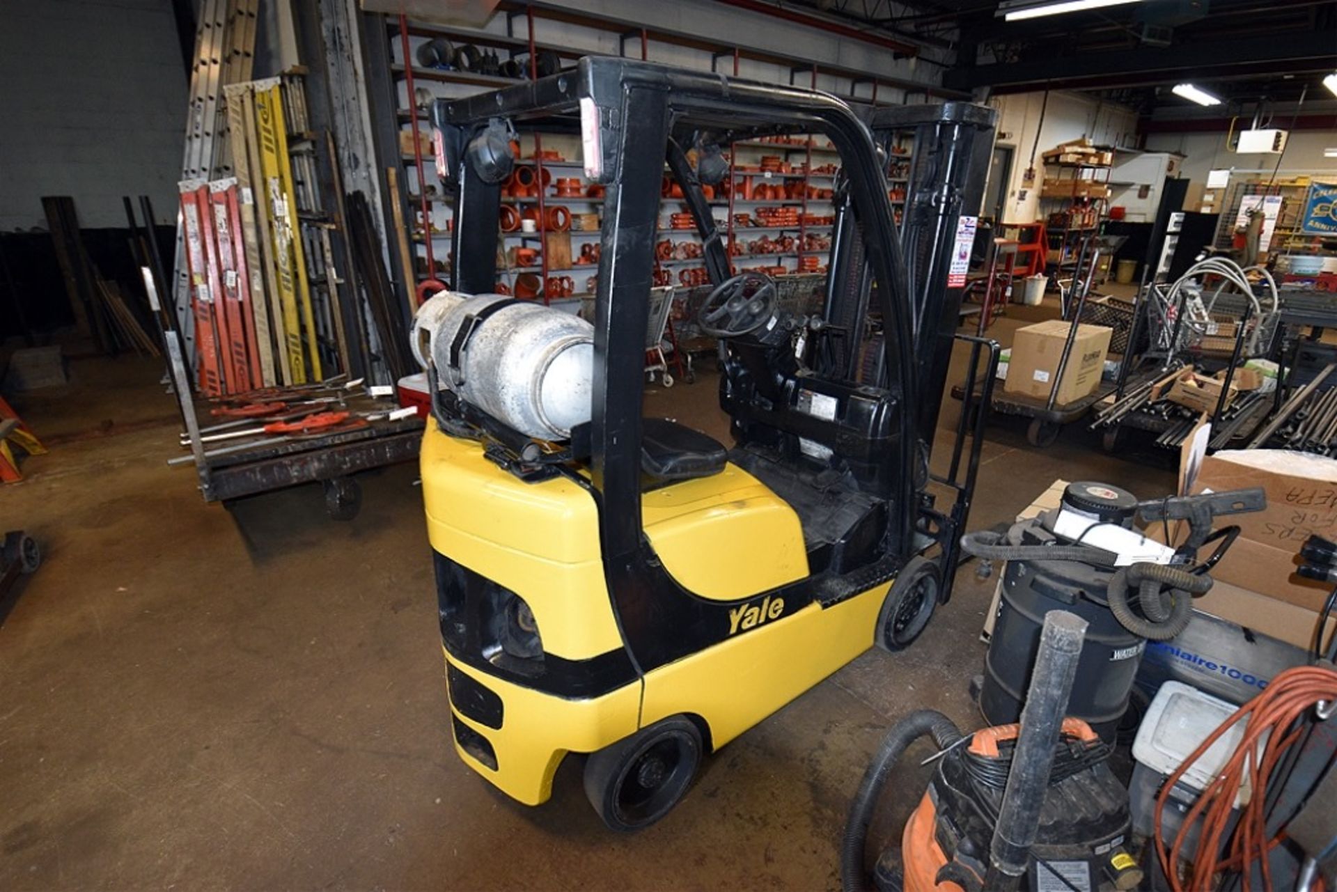 Yale Model GLC030VXNUSEC82, 3,000 lbs. Propane Forklift - Image 4 of 9