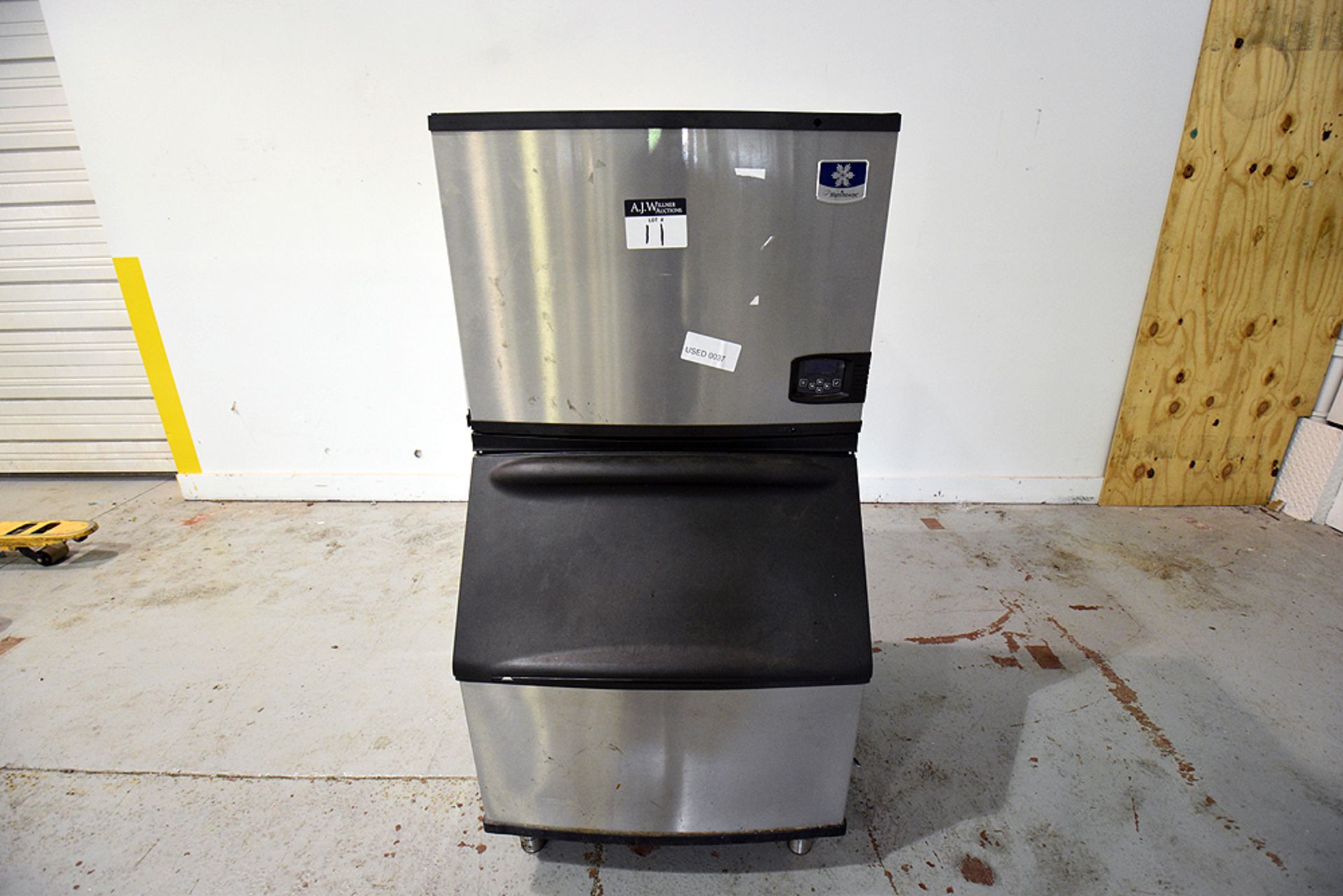 Manitowoc Ice Maker & Ice Storage Bin - Image 3 of 7