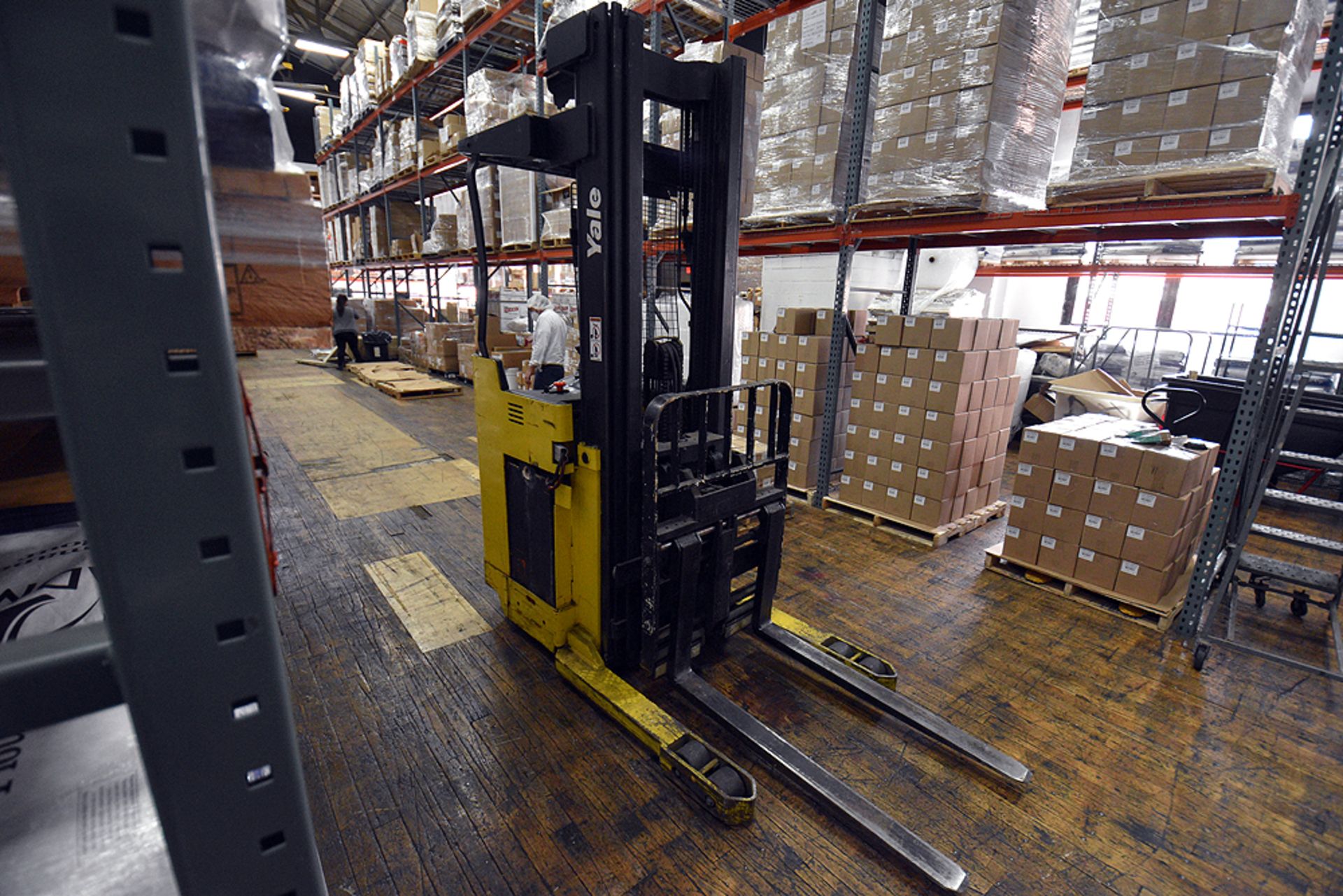 Yale Electric Double Deep Reach Truck, Lift Capacity 3,000Lbs. - Image 5 of 13