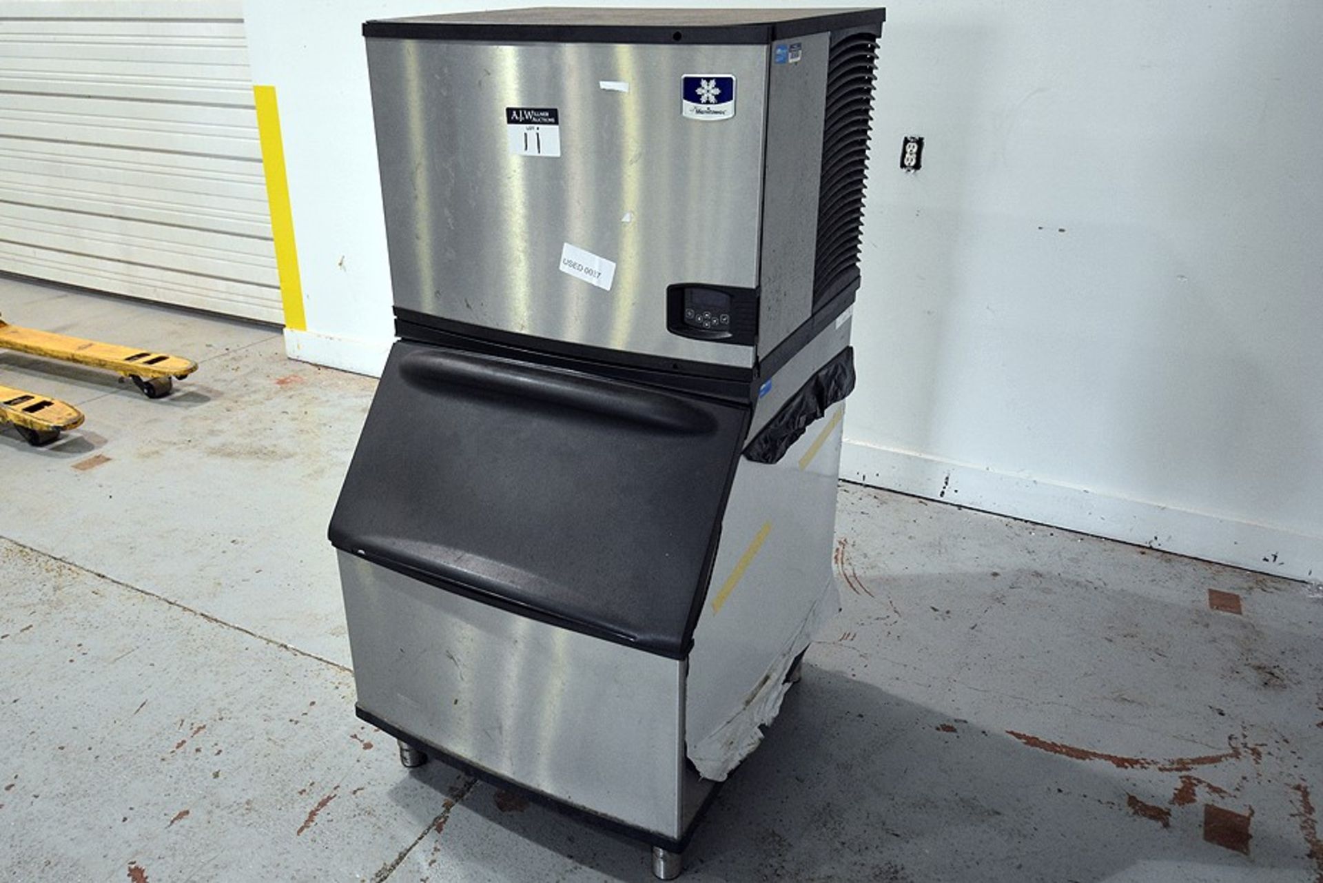 Manitowoc Ice Maker & Ice Storage Bin