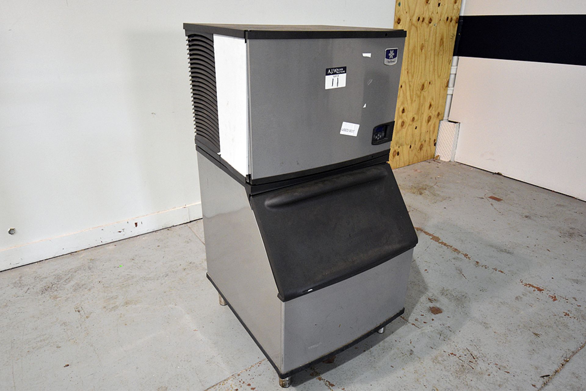 Manitowoc Ice Maker & Ice Storage Bin - Image 2 of 7