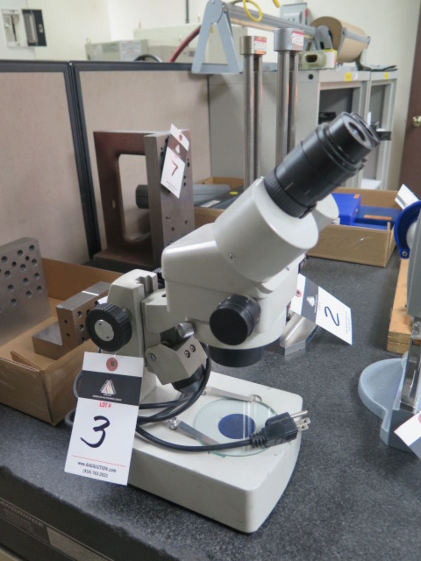 Stereo Microscope w/ Light Source