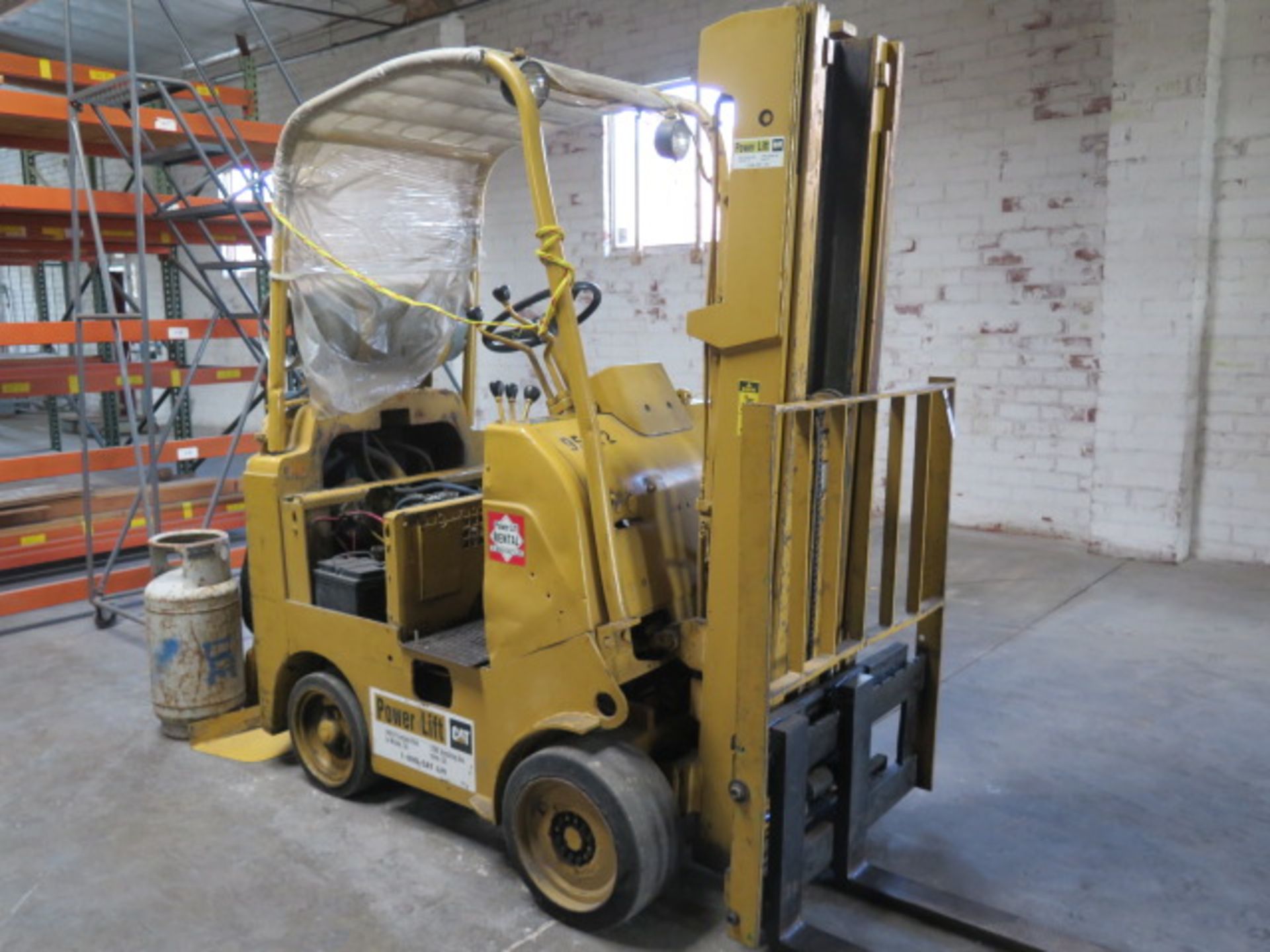 Caterpillar mdl. TC-30 2000 Lb Cap LPG Forklift s/n 61V0272 w/ 3-Stage Mast, 189” Lift Height, - Image 2 of 10