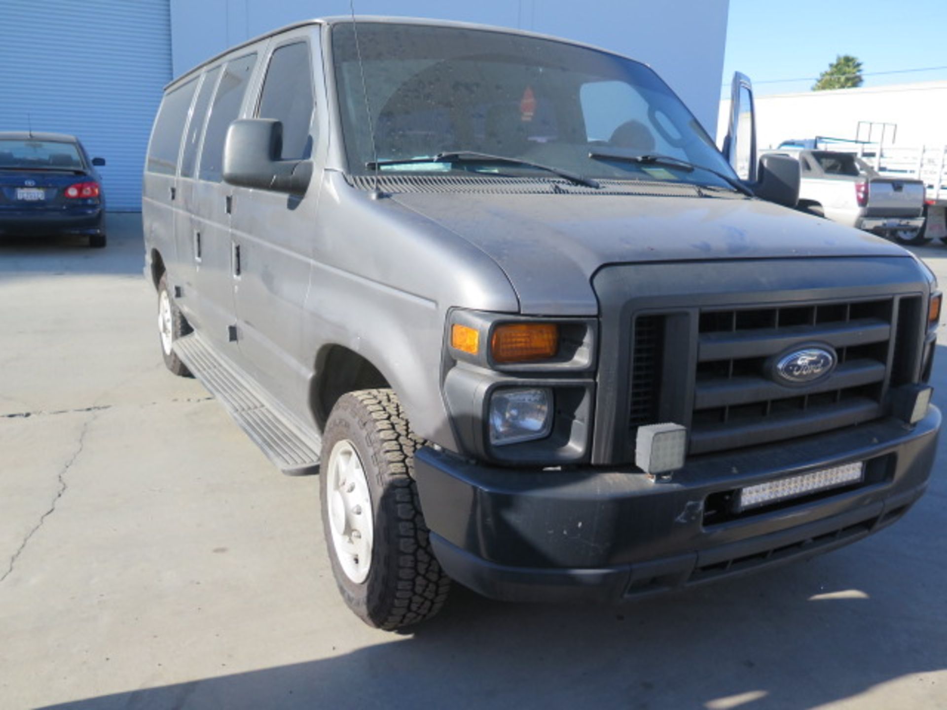 2009 Ford E-Series 11-Passanger Van Lisc# 6GTA651 w/ Gas Engine, Automatic Trans, AC, CD, 110,811