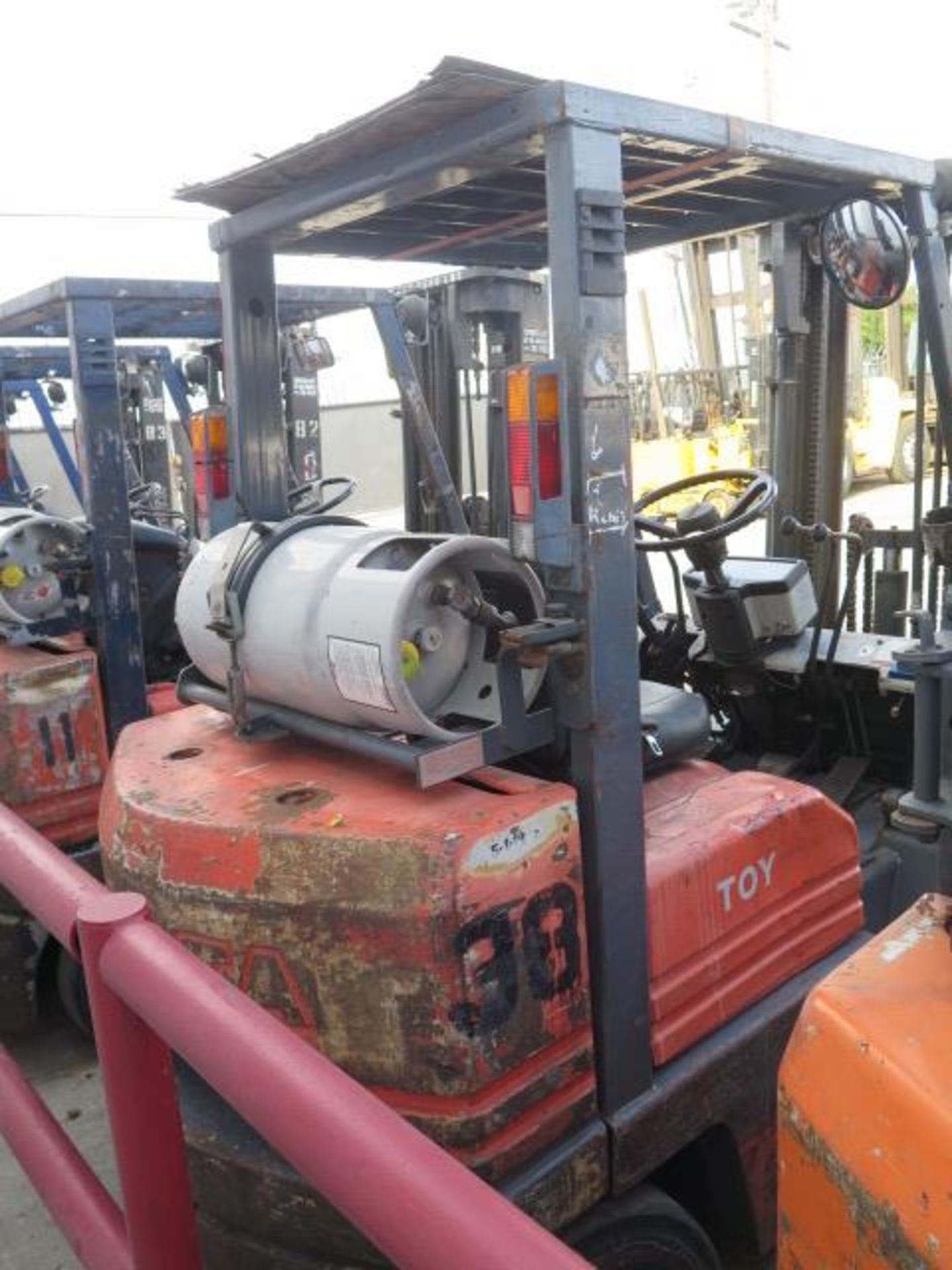 Toyota 5FGC25 5000 Lb Cap LPG Forklift s/n 85256 w/ 3-Stage Mast, 185" Lift Height, Cushion Tires, - Image 3 of 12