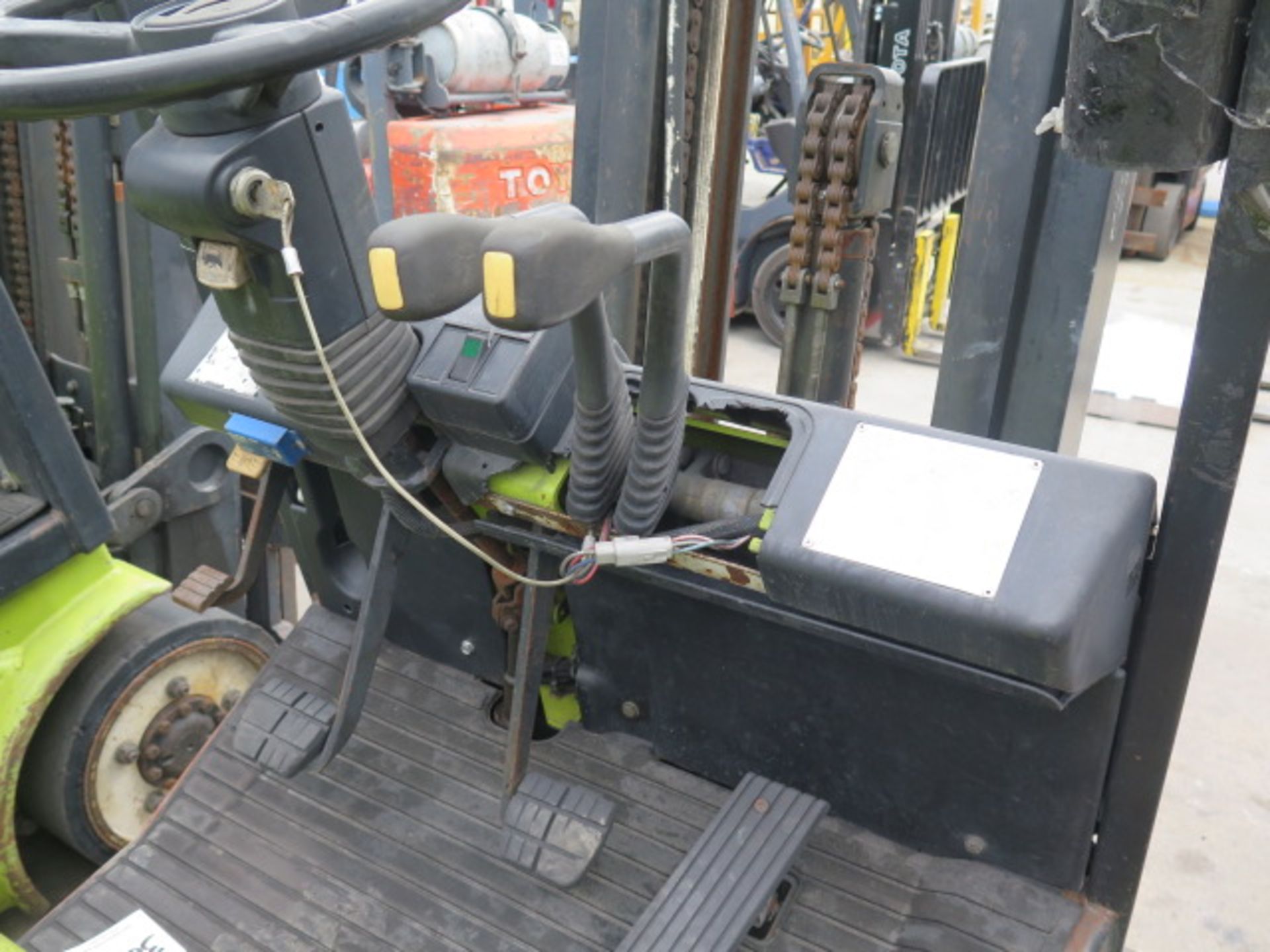 Clark CGC25 5000 Lb Cap LPG Forklift s/n C365L-0863-9464FB w/ 3-Stage Mast, 189” Lift Height, - Image 6 of 10