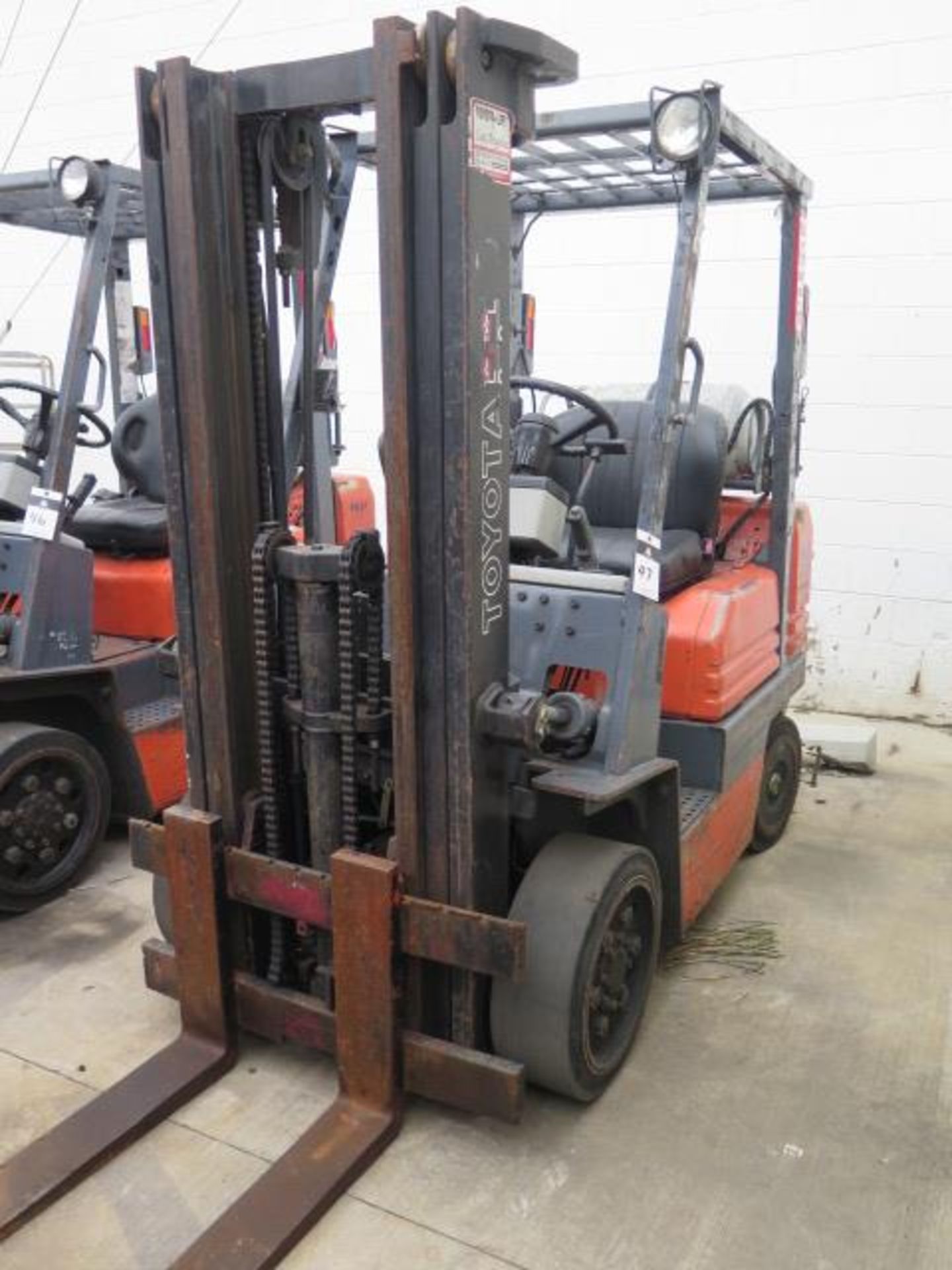 Toyota 5FGC25 5000 Lb Cap LPG Forklift s/n 5FGC25-85185 w/ 3-Stage Mast, 185" Lift Height, Cushion
