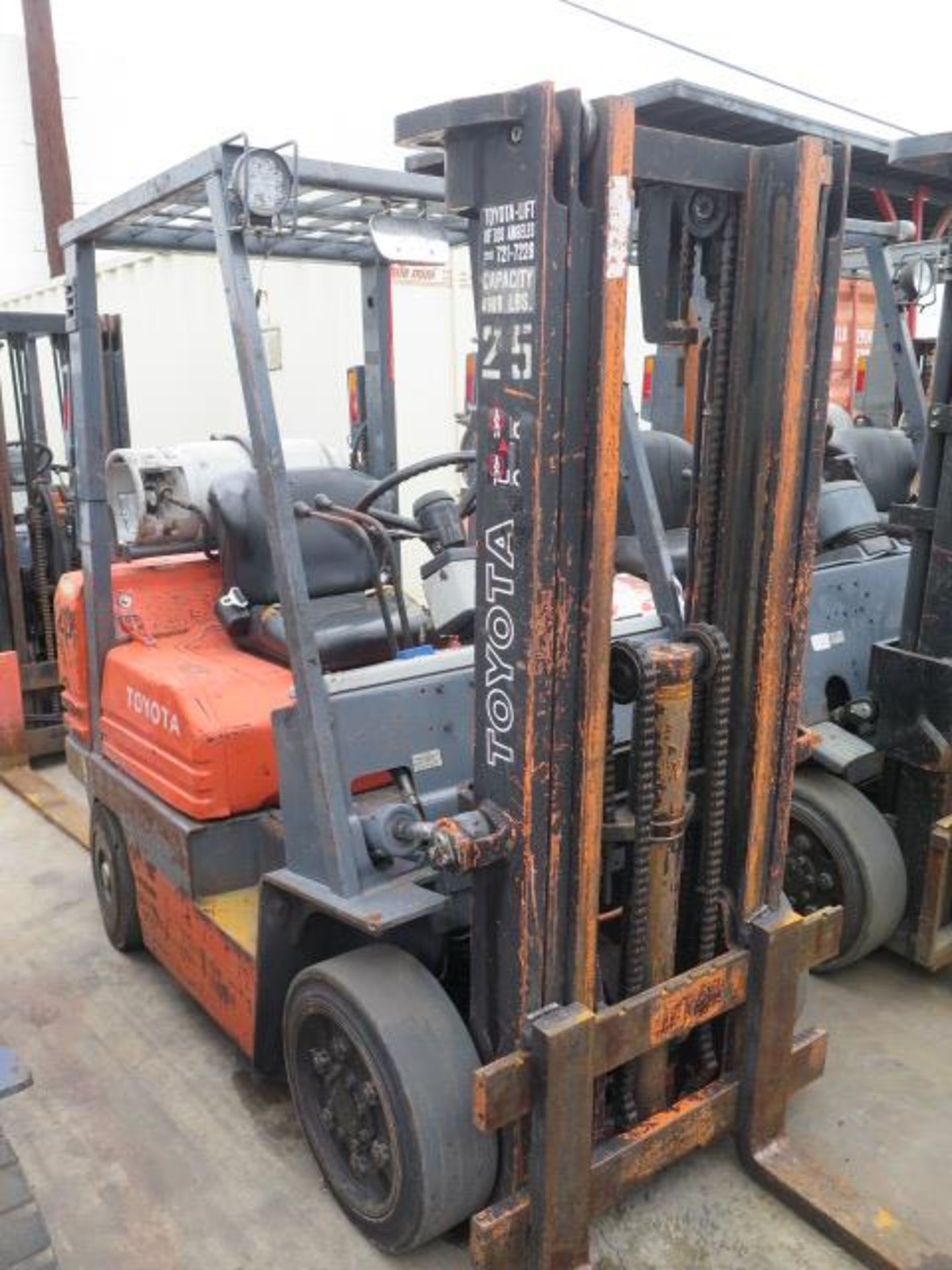 Toyota 5FGC25 5000 Lb Cap LPG Forklift s/n 85158 w/ 3-Stage Mast, 169" Lift Height, Cushion Tires, - Image 2 of 11