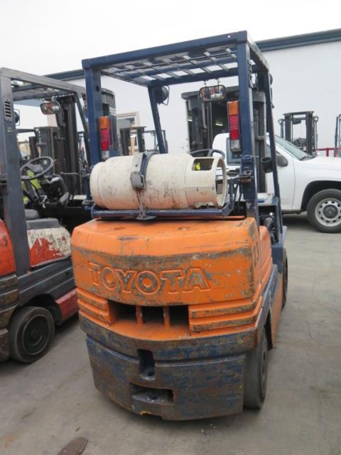 Toyota 5FGCU25 5000 Lb Cap LPG Forklift s/n 84799 w/ 3-Stage Mast, 189" Lift Height, Cushion - Image 3 of 11