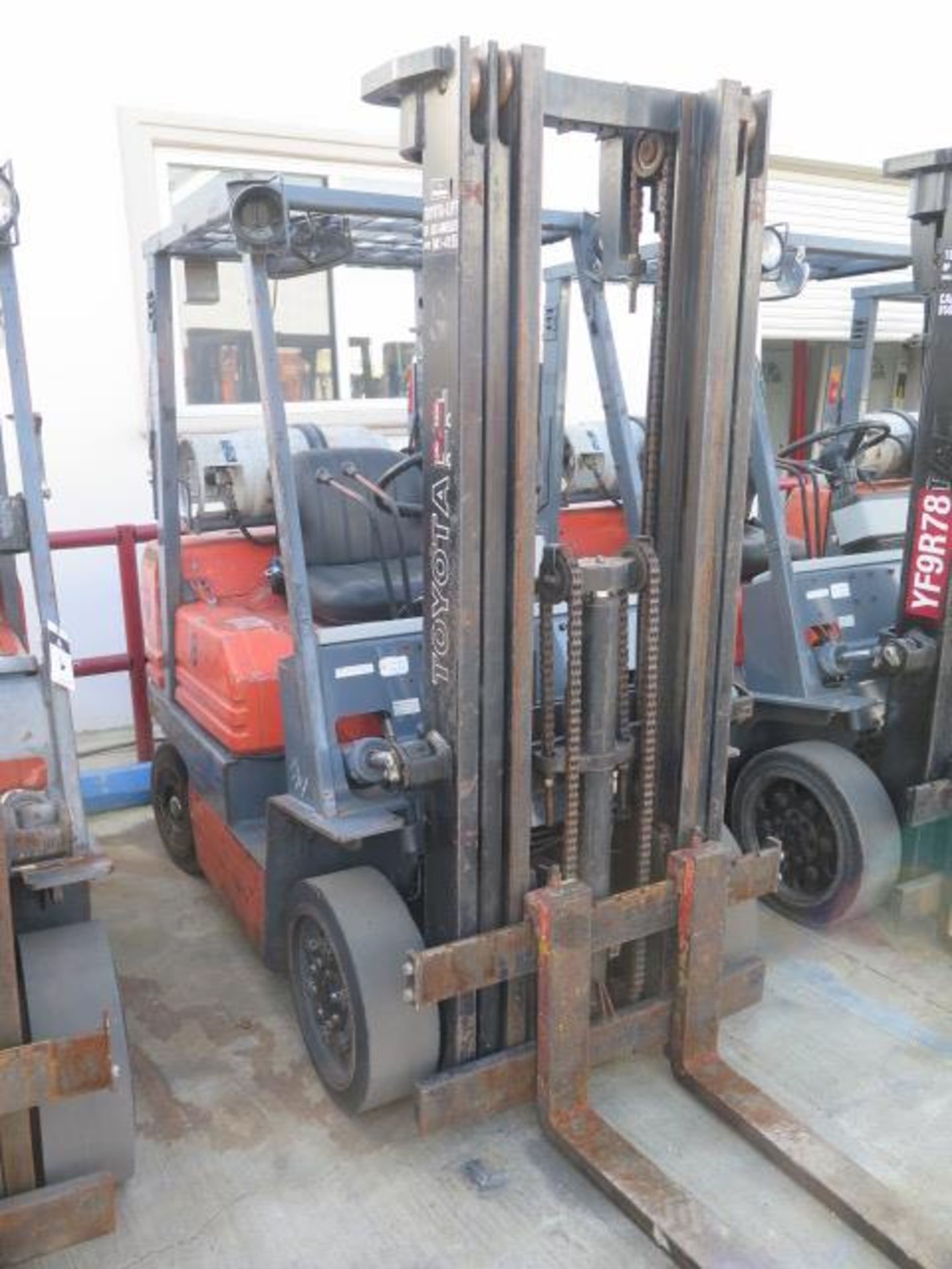 Toyota 5FGC25 5000 Lb Cap LPG Forklift s/n 5FGCU25-85121 w/ 3-Stage Mast, 185" Lift Height, - Image 2 of 11