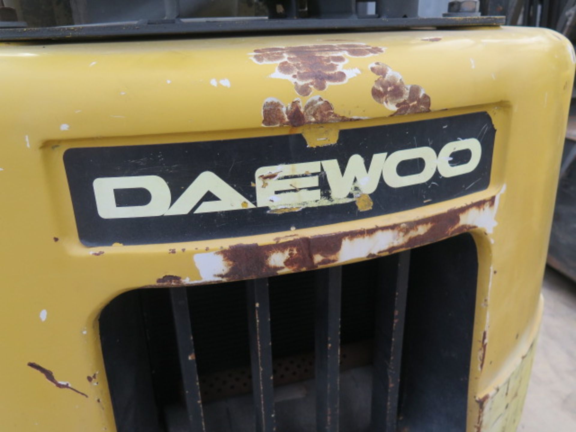 Daewoo GC25E-3 5000 Lb Cap LPG Forklift s/n CV-00847 w/ 3-Stage Mast, 186" Lift Height, Cushion - Image 4 of 10