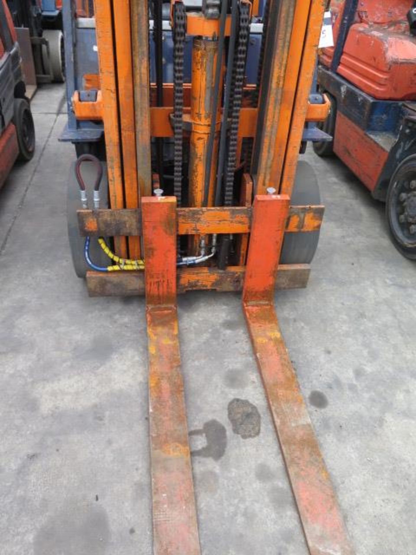 Toyota 5FGC25 5000 Lb Cap LPG Forklift s/n 78150 w/ 3-Stage Mast, 185" Lift Height, Cushion Tires - Image 5 of 11