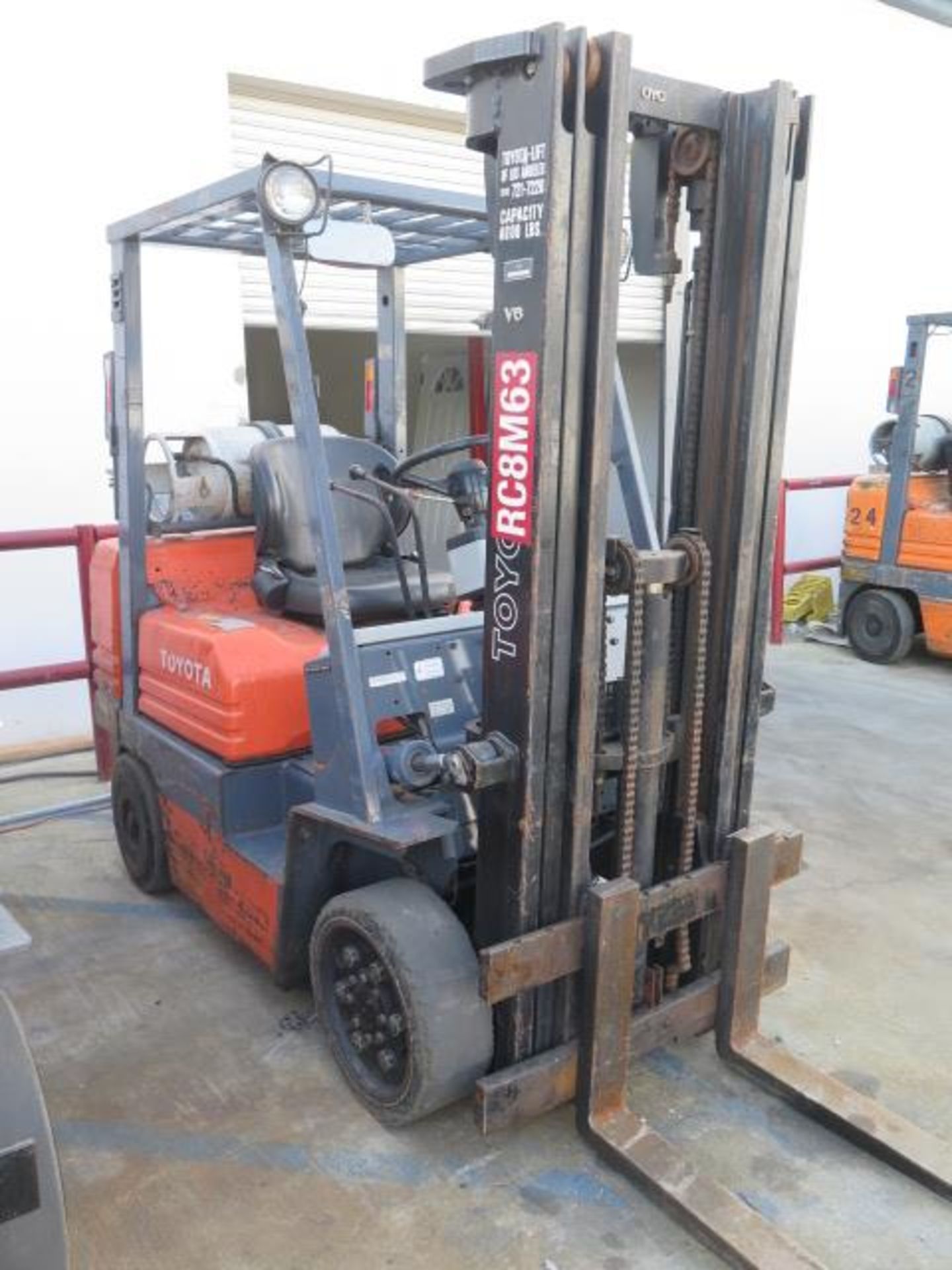 Toyota 5FGC25 5000 Lb Cap LPG Forklift s/n 5FGCU25-85254 w/ 3-Stage Mast 185" Lift Height, Cushion - Image 2 of 11