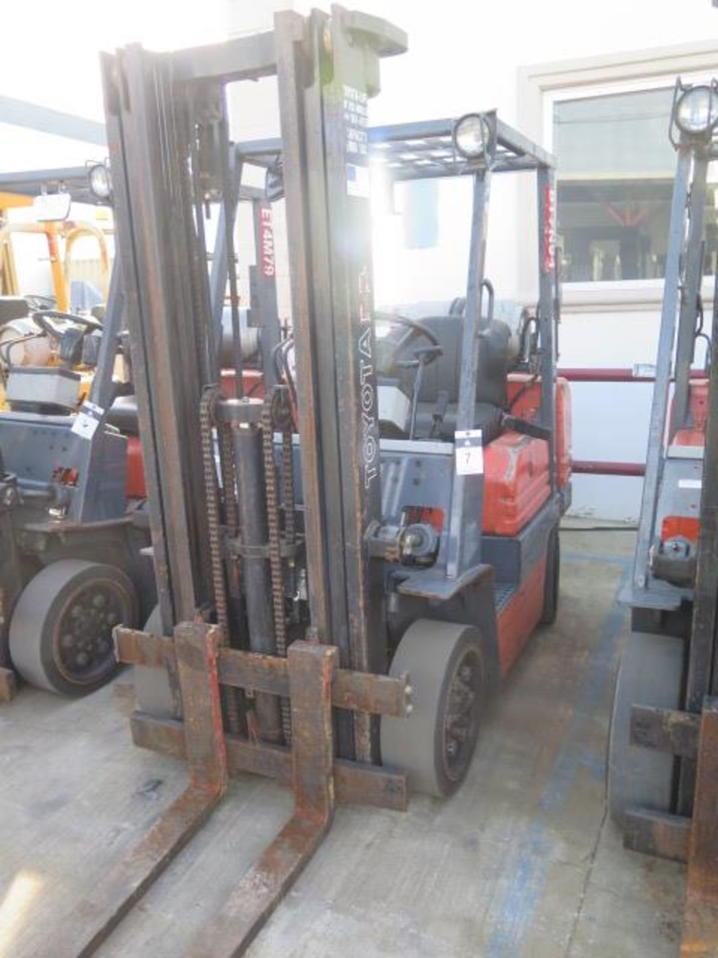 Toyota 5FGC25 5000 Lb Cap LPG Forklift s/n 5FGCU25-85121 w/ 3-Stage Mast, 185" Lift Height,