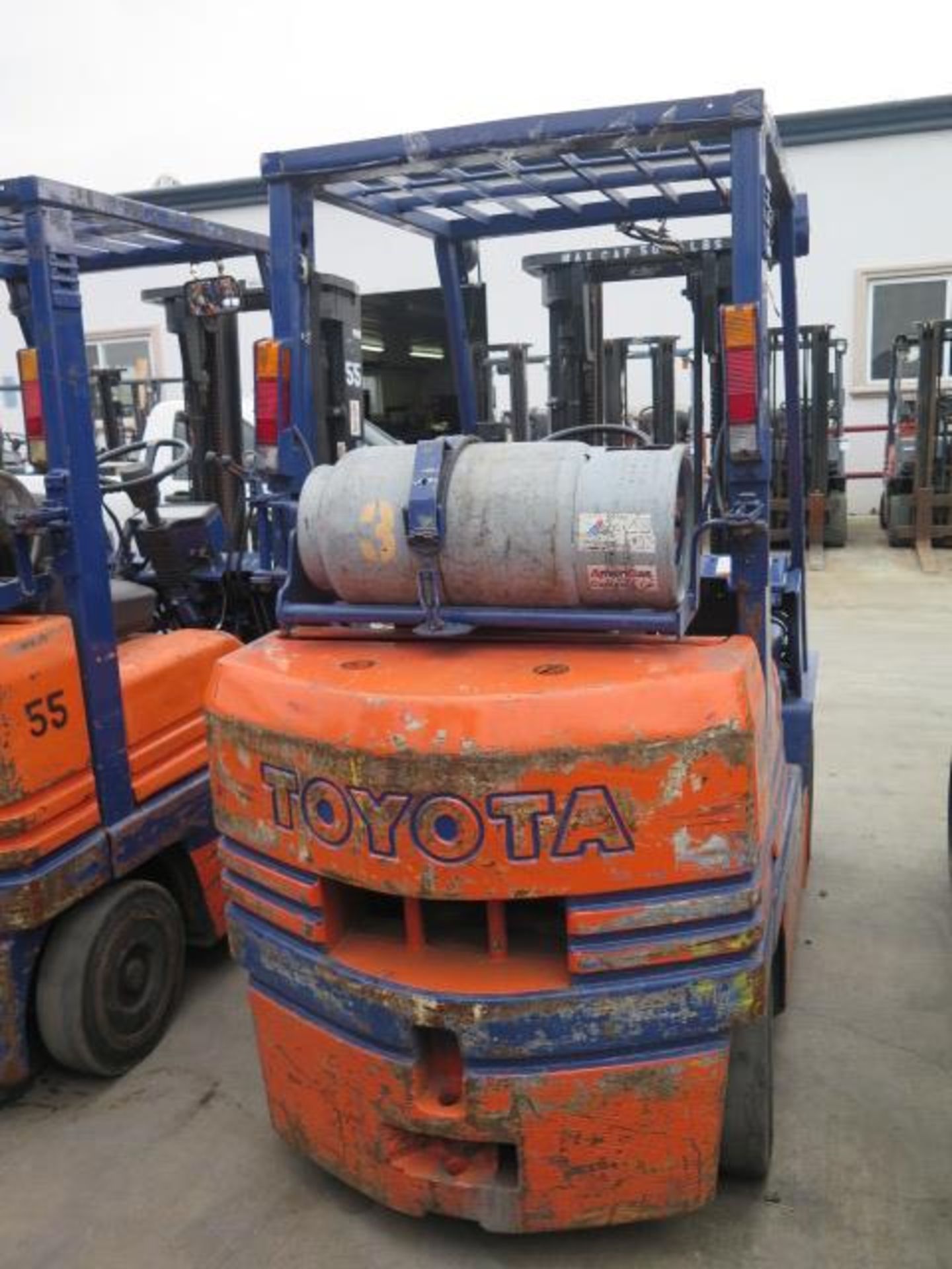 Toyota 5FGC25 5000 Lb Cap LPG Forklift s/n 85208 w/ 3-Stage Mast, 197" Lift Height, Cushion Tires, - Image 3 of 11