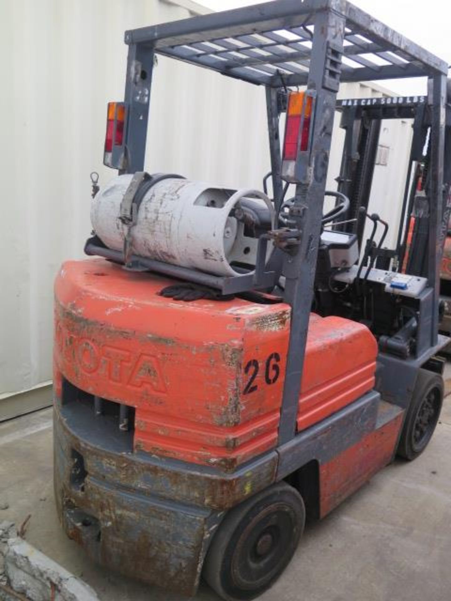 Toyota 5FGC25 5000 Lb Cap LPG Forklift s/n 5FGC25-85185 w/ 3-Stage Mast, 185" Lift Height, Cushion - Image 3 of 11