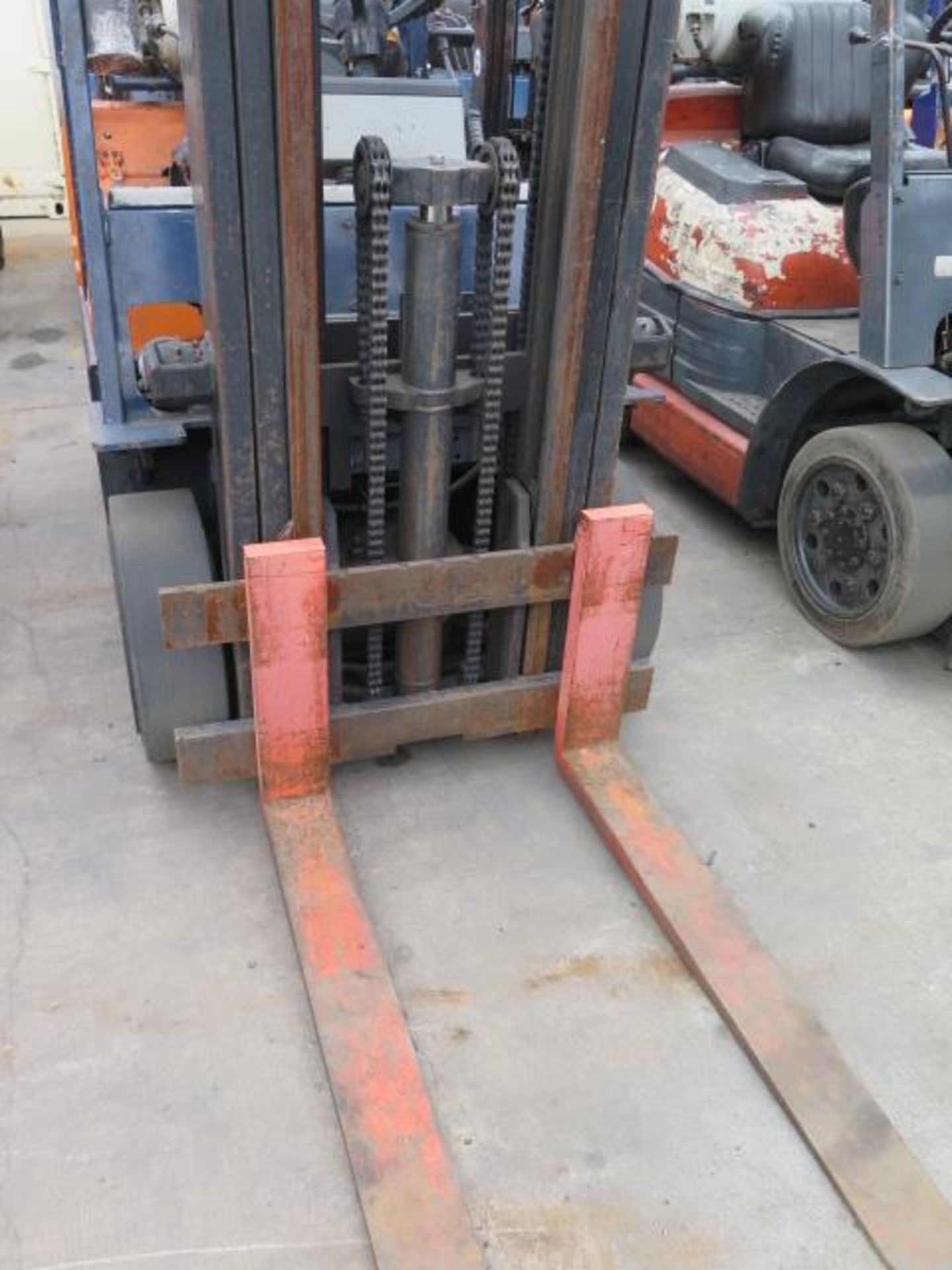 Toyota 5FGCU25 5000 Lb Cap LPG Forklift s/n 84799 w/ 3-Stage Mast, 189" Lift Height, Cushion - Image 5 of 11