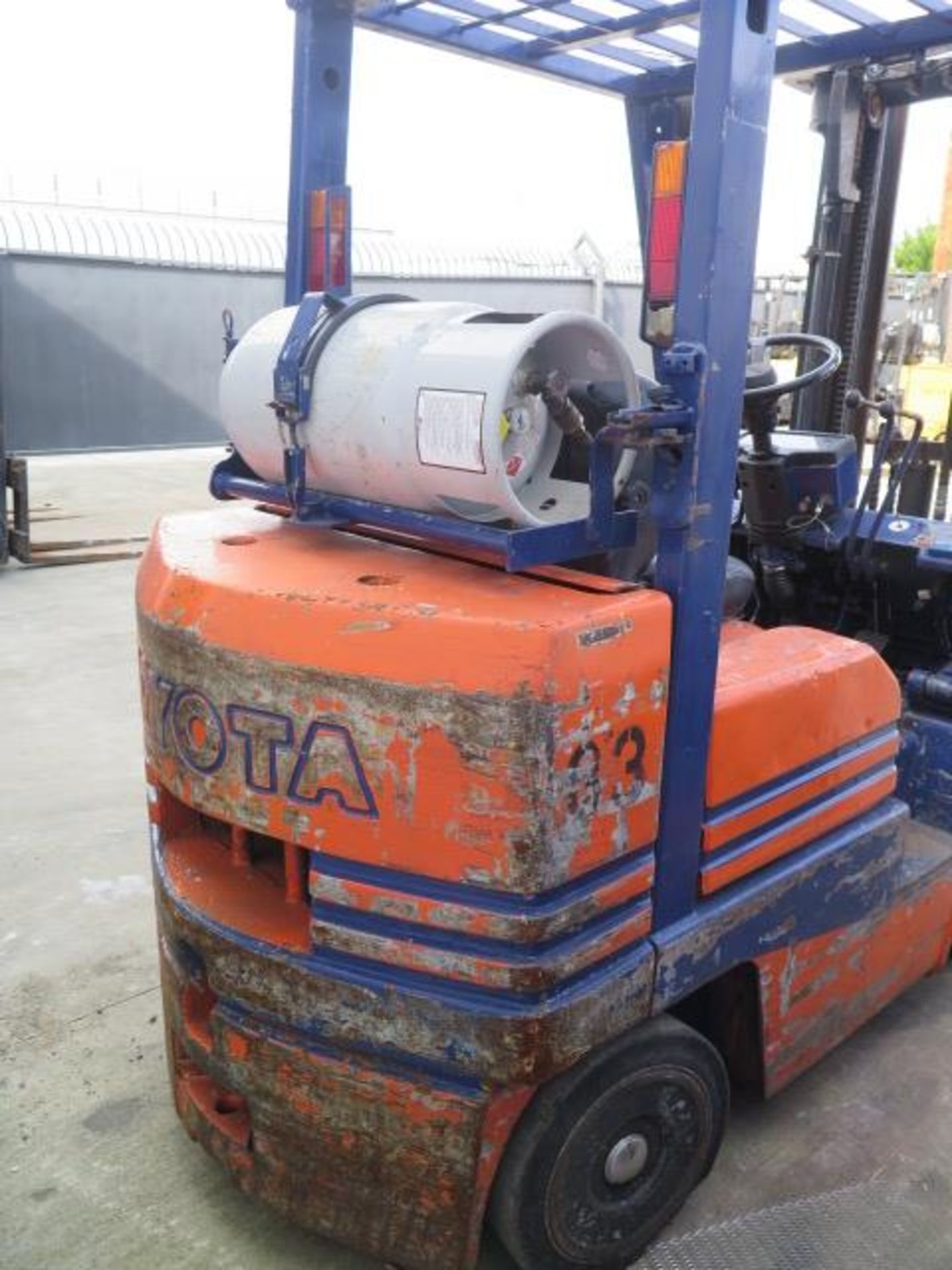 Toyota 5FGC25 5000 Lb Cap LPG Forklift s/n 85093 w/ 3-Stage Mast, 185" Lift Height, Cushion Tires, - Image 3 of 11