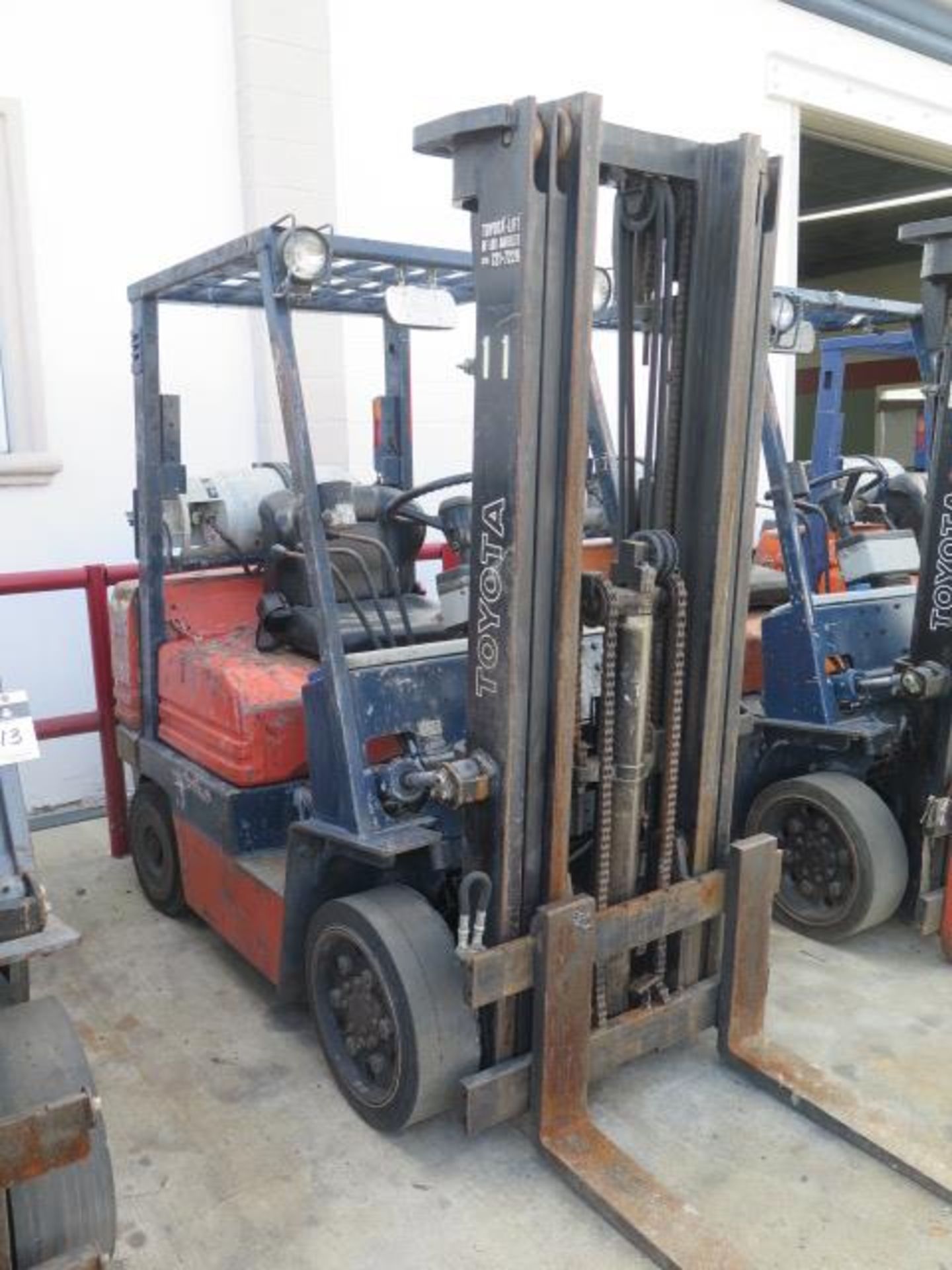 Toyota 5FGC25 5000 Lb Cap LPG Forklift s/n 84755 w/ 3-Stage Mast, 185" Lift Height, Cushion Tires, - Image 2 of 10