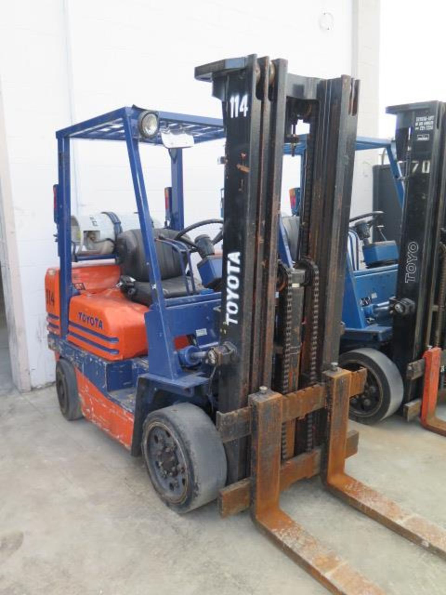 Toyota 5FGC30 6000 Lb Cap LPG Forklift s/n 10432 w/ 3-Stage Mast, 169" Lift Height, Cushion Tires, - Image 2 of 11
