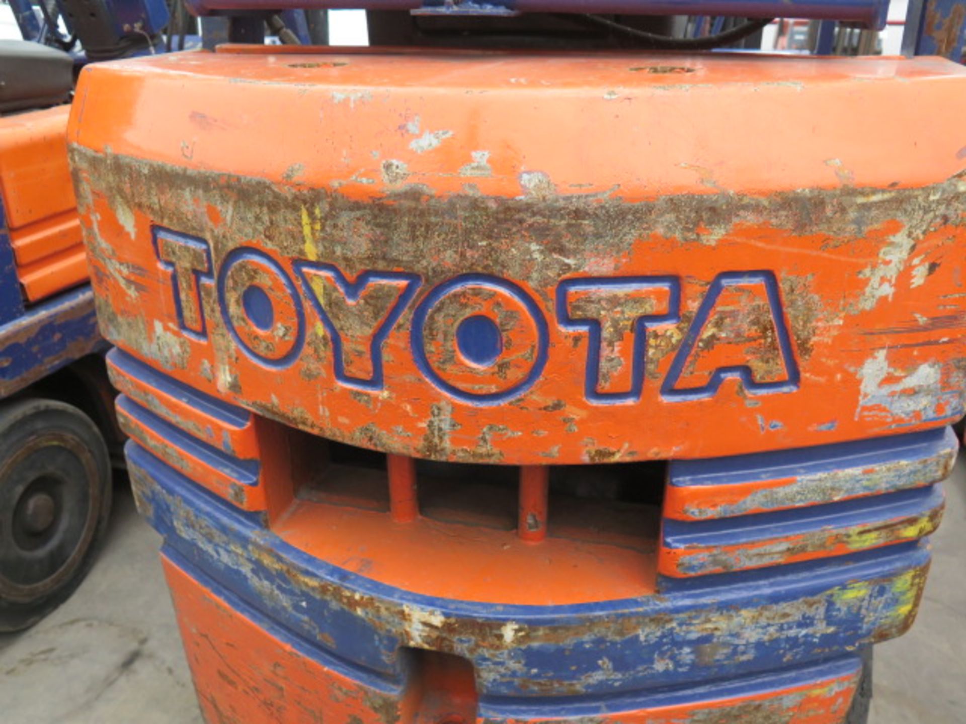 Toyota 5FGC25 5000 Lb Cap LPG Forklift s/n 85208 w/ 3-Stage Mast, 197" Lift Height, Cushion Tires, - Image 4 of 11