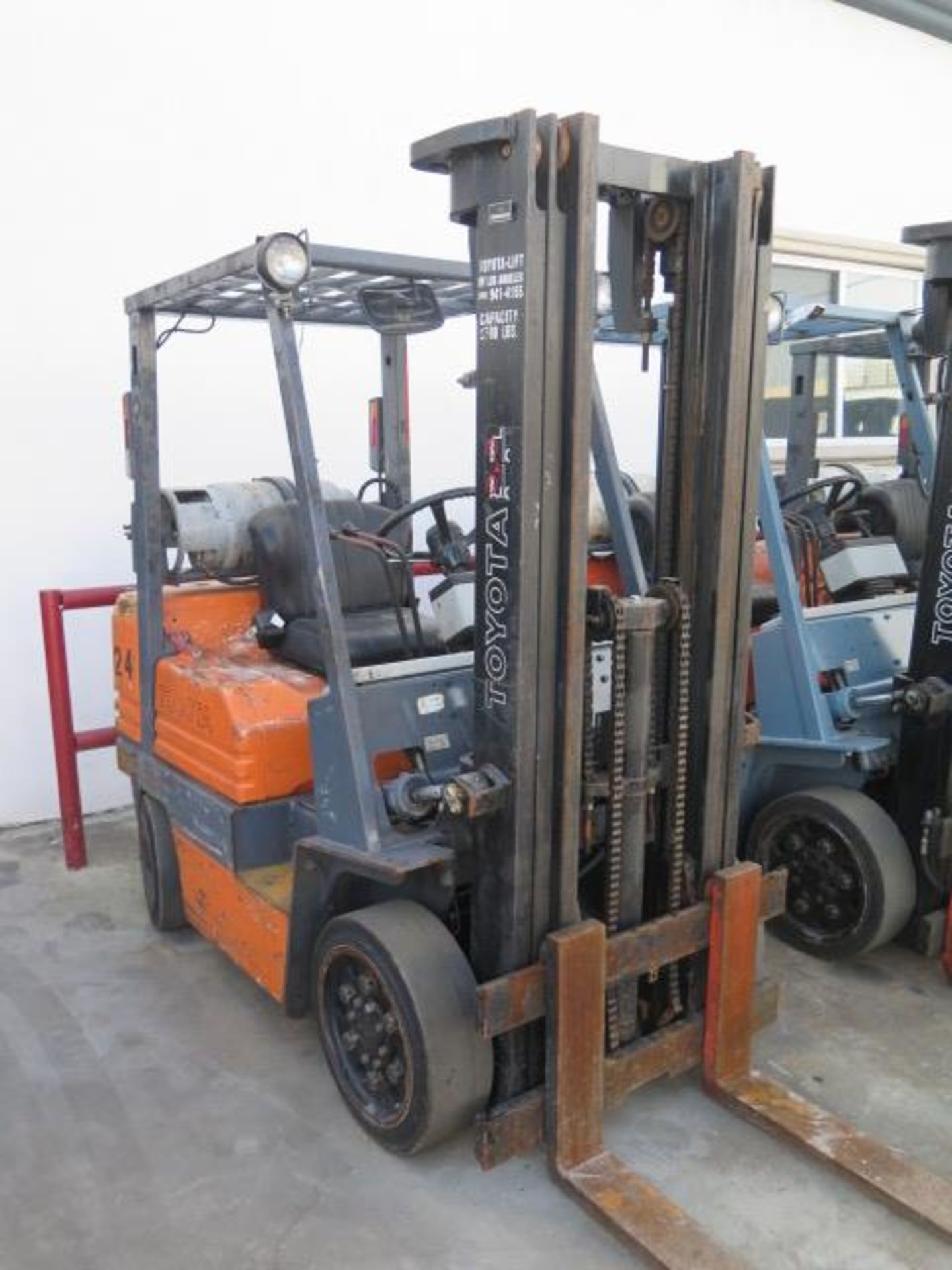 Touota 5FGC25 5000 Lb Cap LPG Forklift s/n 84155 w/ 3-Stage Mast, 185" Lift Height, Cushion Tires, - Image 2 of 11