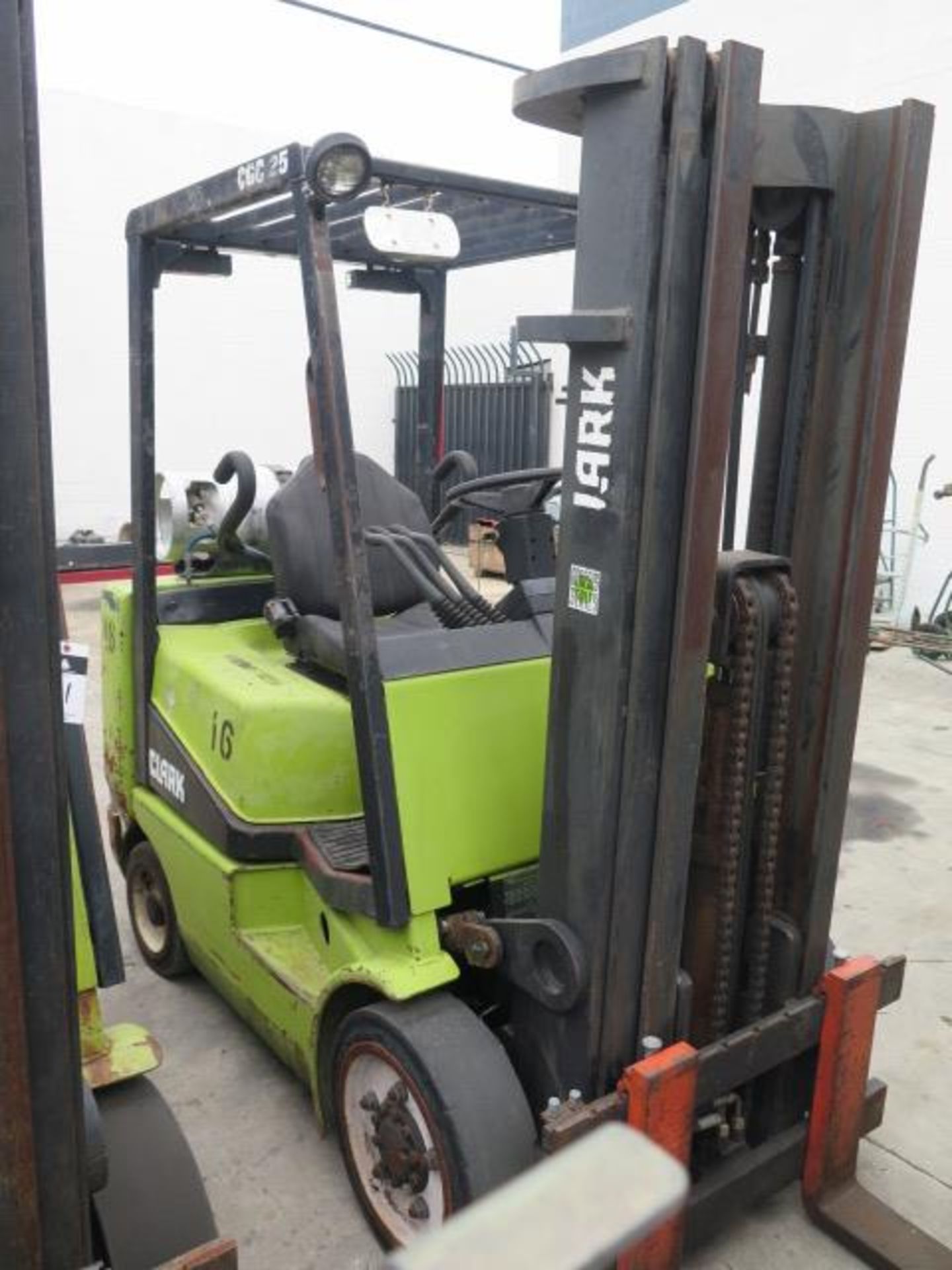 Clark CGC25 5000 Lb Cap LPG Forklift s/n C365L-0065-9524FB w/ 3-Stage Mast, 189” Lift Height, - Image 2 of 11