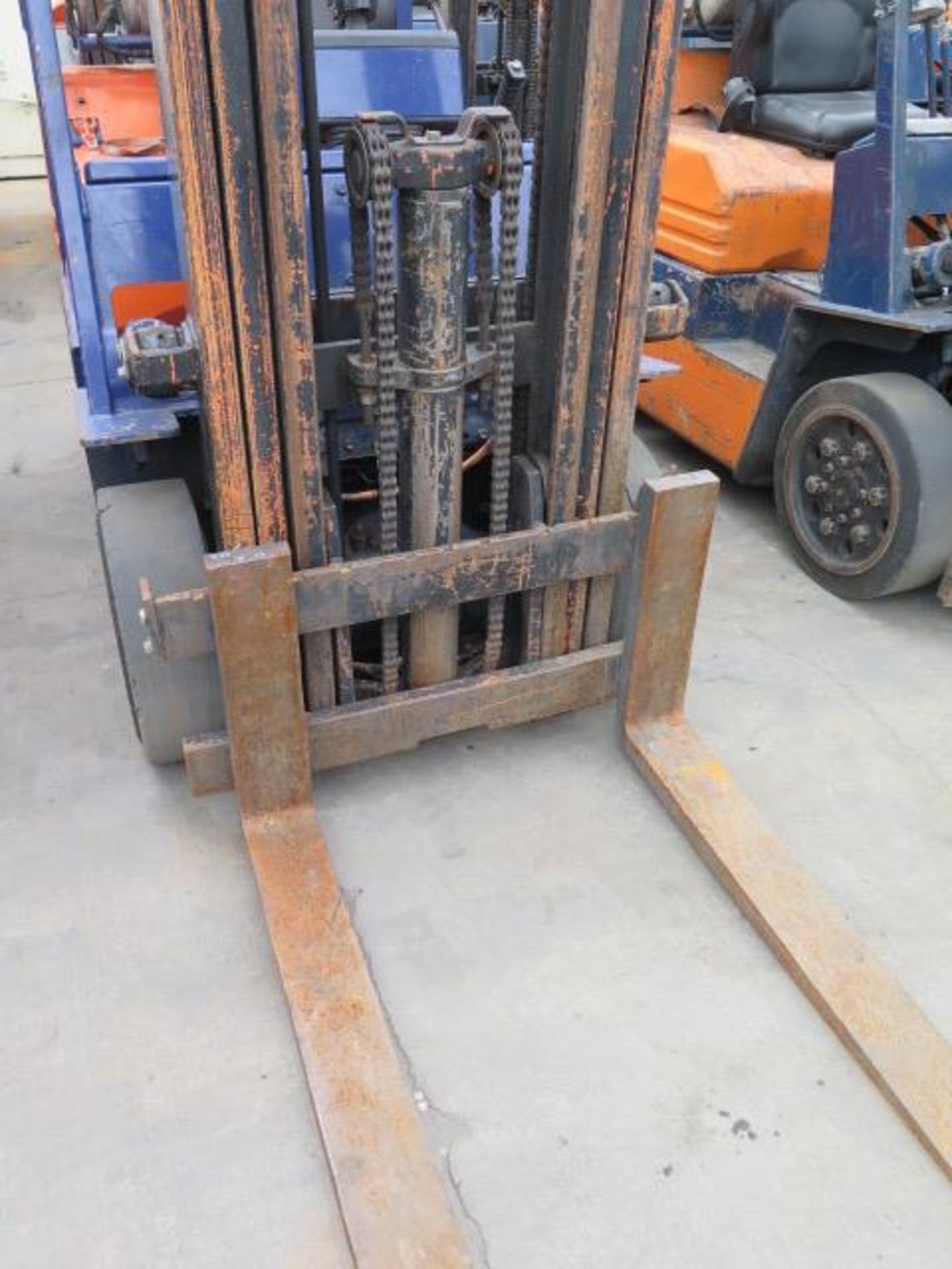 Toyota 5FGC25 5000 Lb Cap LPG Forklift s/n 84425 w/ 3-Stage Mast, 169" Lift Height, Cushion Tires, - Image 5 of 11