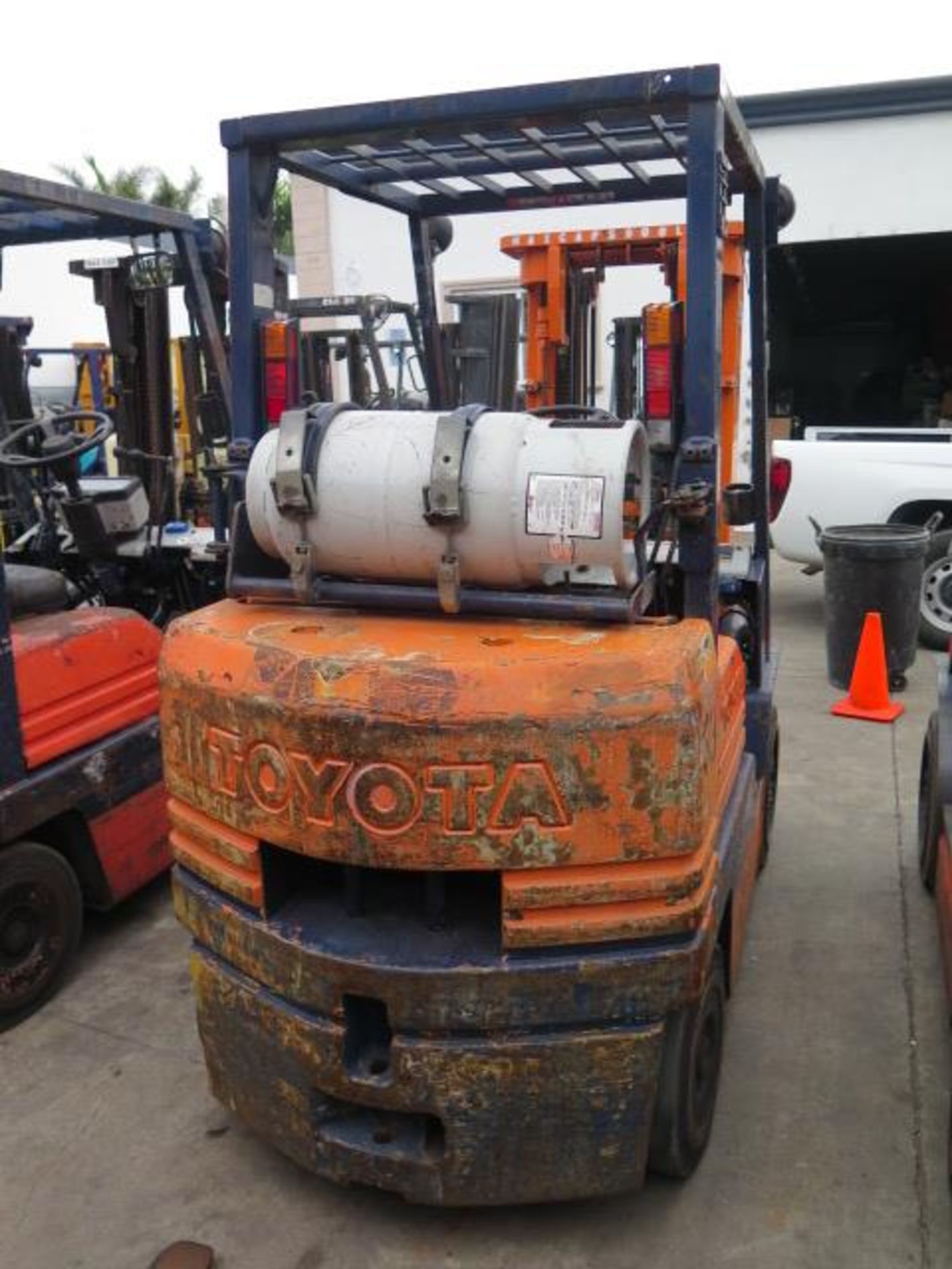 Toyota 5FGC25 5000 Lb Cap LPG Forklift s/n 78150 w/ 3-Stage Mast, 185" Lift Height, Cushion Tires - Image 3 of 11