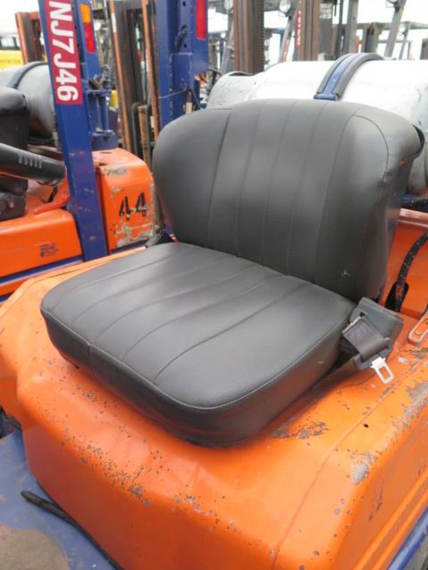 Toyota 5FGC25 5000 Lb Cap LPG Forklift s/n 84425 w/ 3-Stage Mast, 169" Lift Height, Cushion Tires, - Image 6 of 11