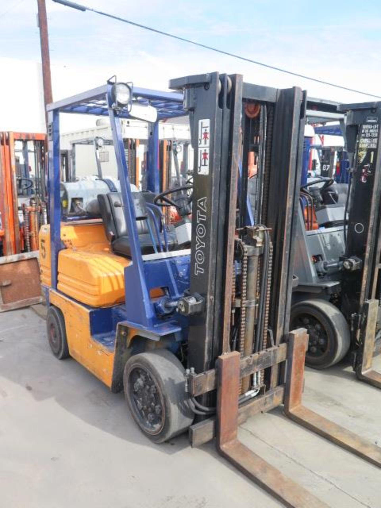Toyota 5FGC25 5000 Lb Cap LPG Forklift s/n 5FGCU25-85184 w/ 3-Stage Mast, 169" Lift Height, - Image 2 of 11