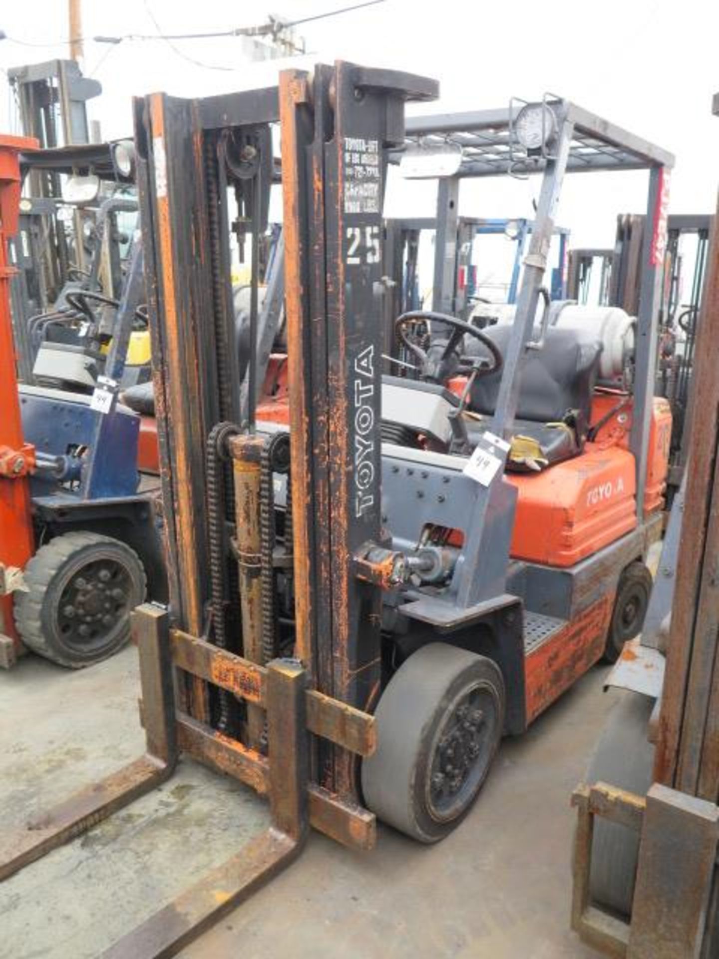 Toyota 5FGC25 5000 Lb Cap LPG Forklift s/n 85158 w/ 3-Stage Mast, 169" Lift Height, Cushion Tires,