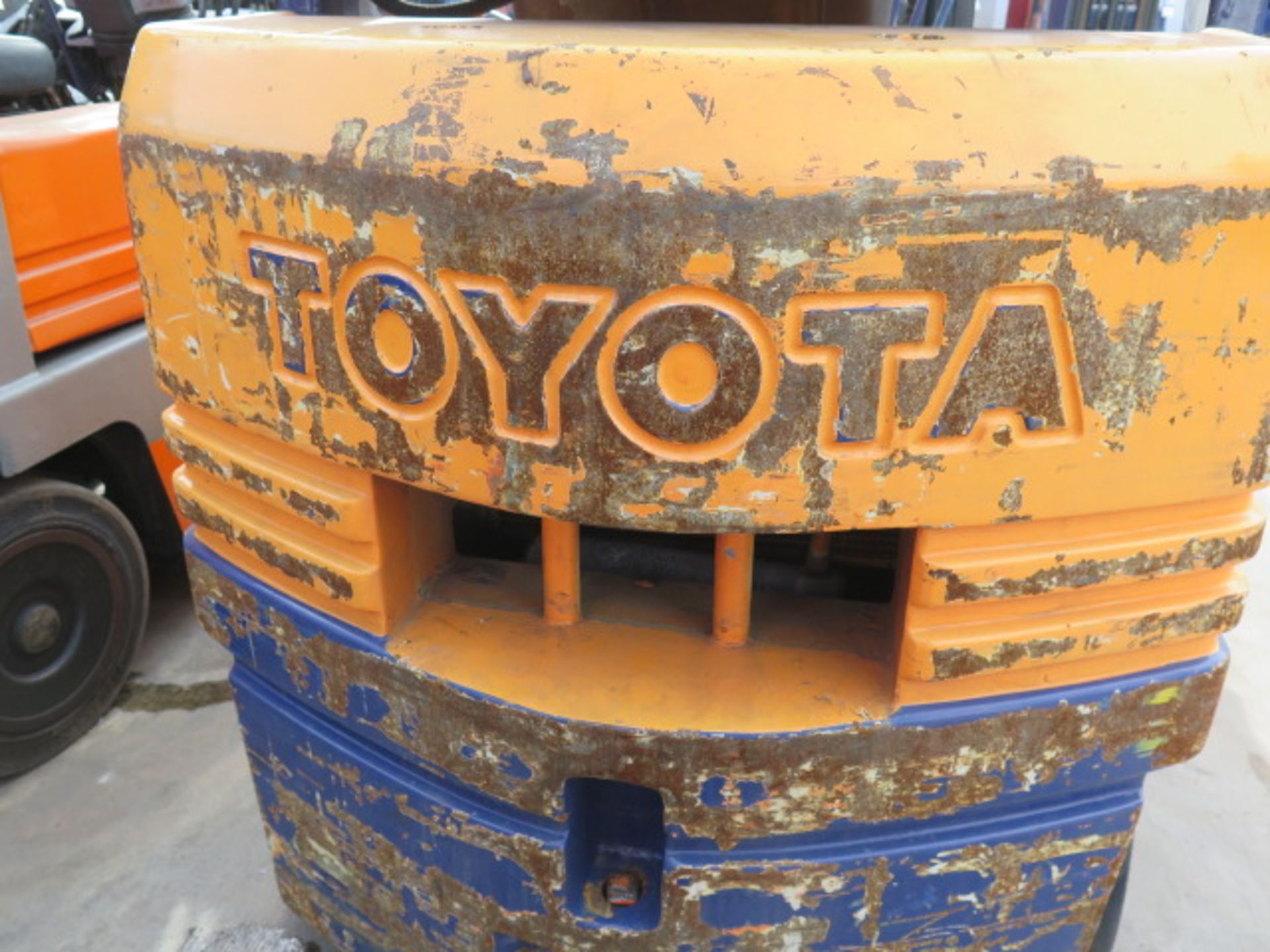 Toyota 5FGC25 5000 Lb Cap LPG Forklift s/n 5FGCU25-85184 w/ 3-Stage Mast, 169" Lift Height, - Image 4 of 11